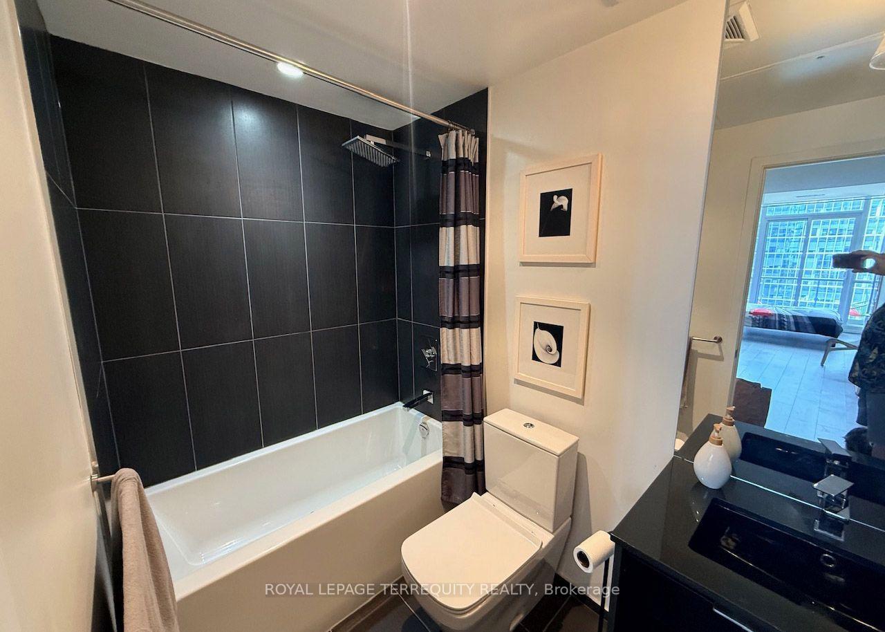 Photo 7 of Unit 2704, 70 Temperance Street, Toronto, Bay Street Corridor — HOMEH