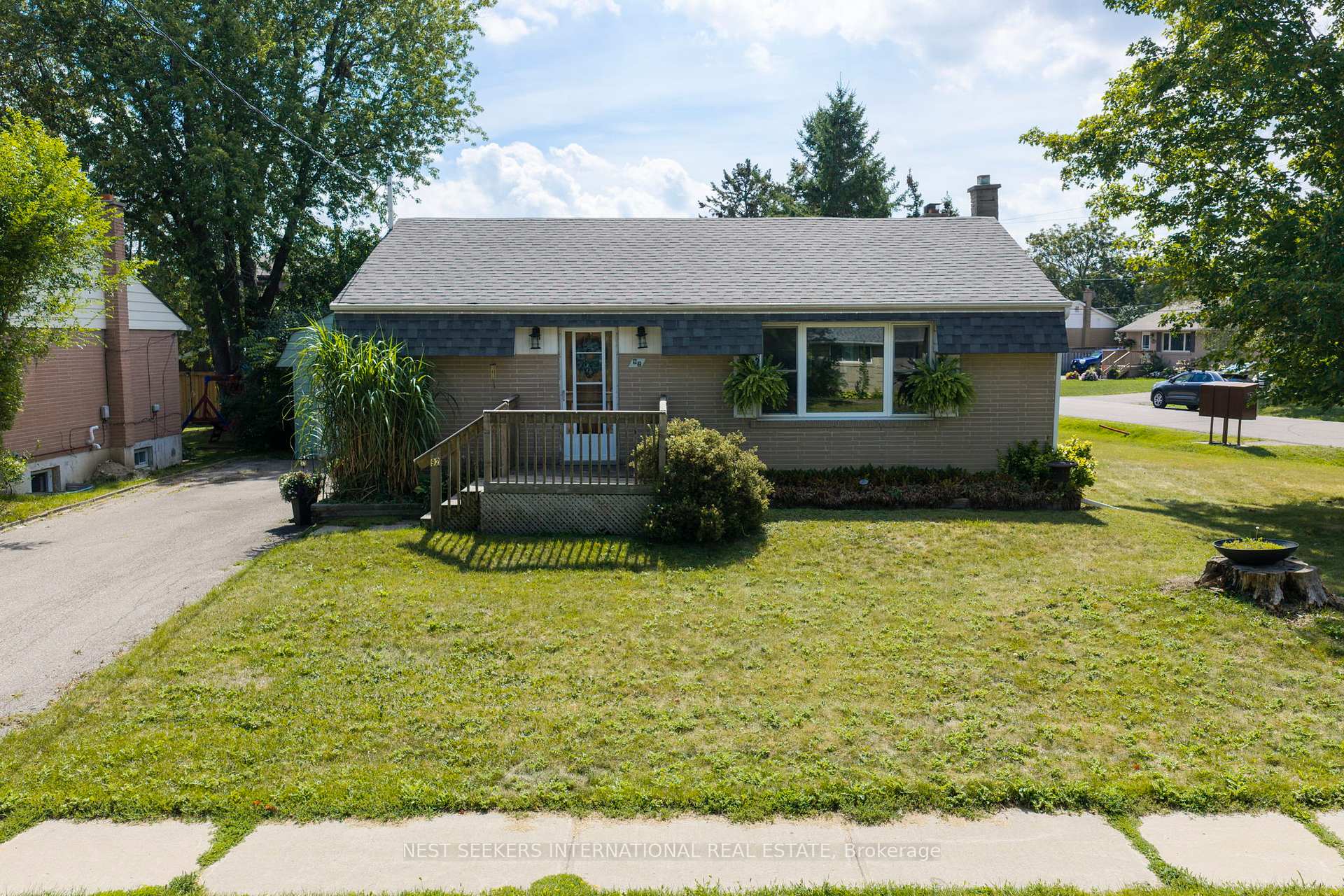 Photo 2 of 92 Ellwood Drive, Caledon, Bolton West — HOMEH