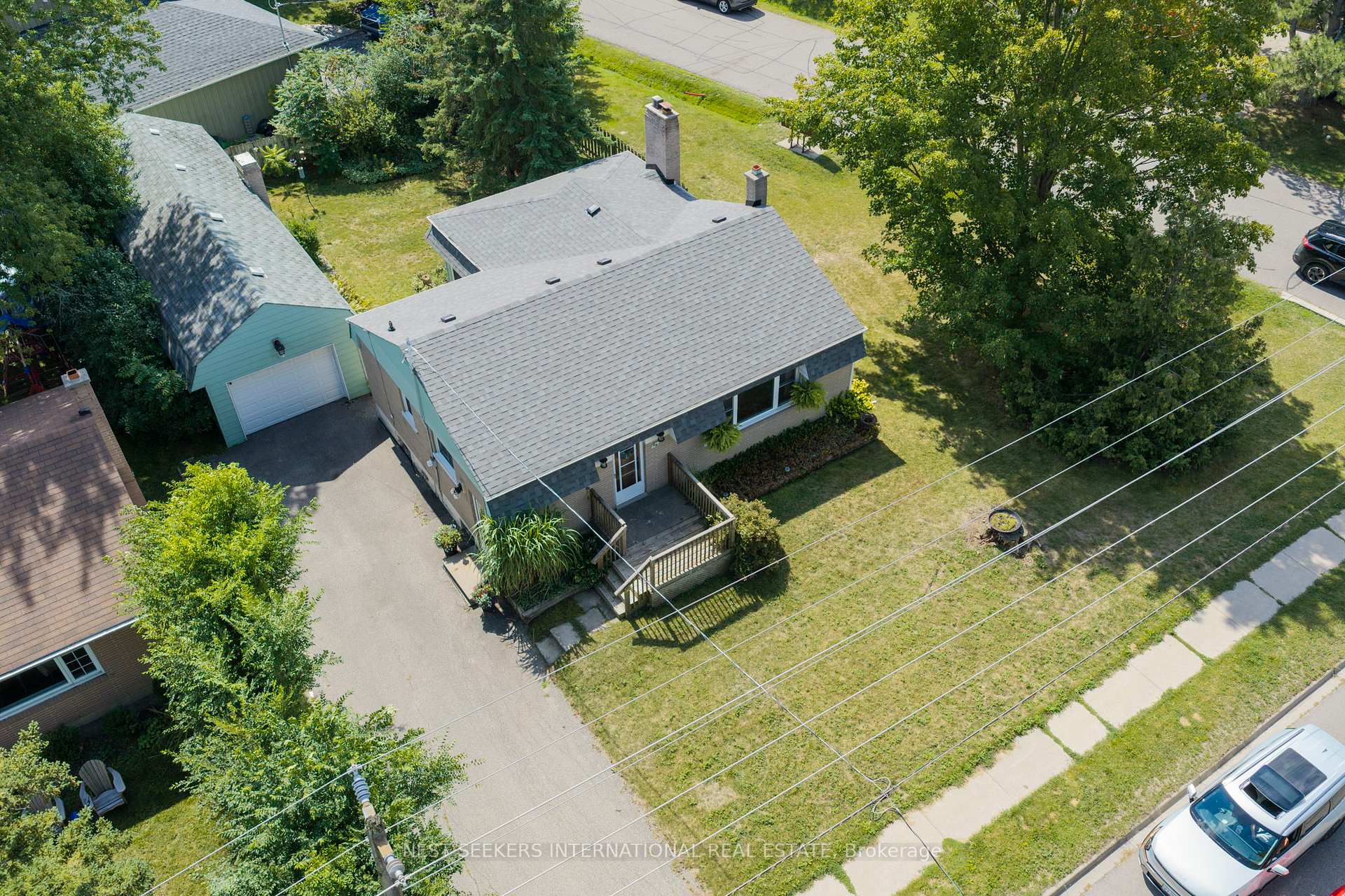 Photo 3 of 92 Ellwood Drive, Caledon, Bolton West — HOMEH