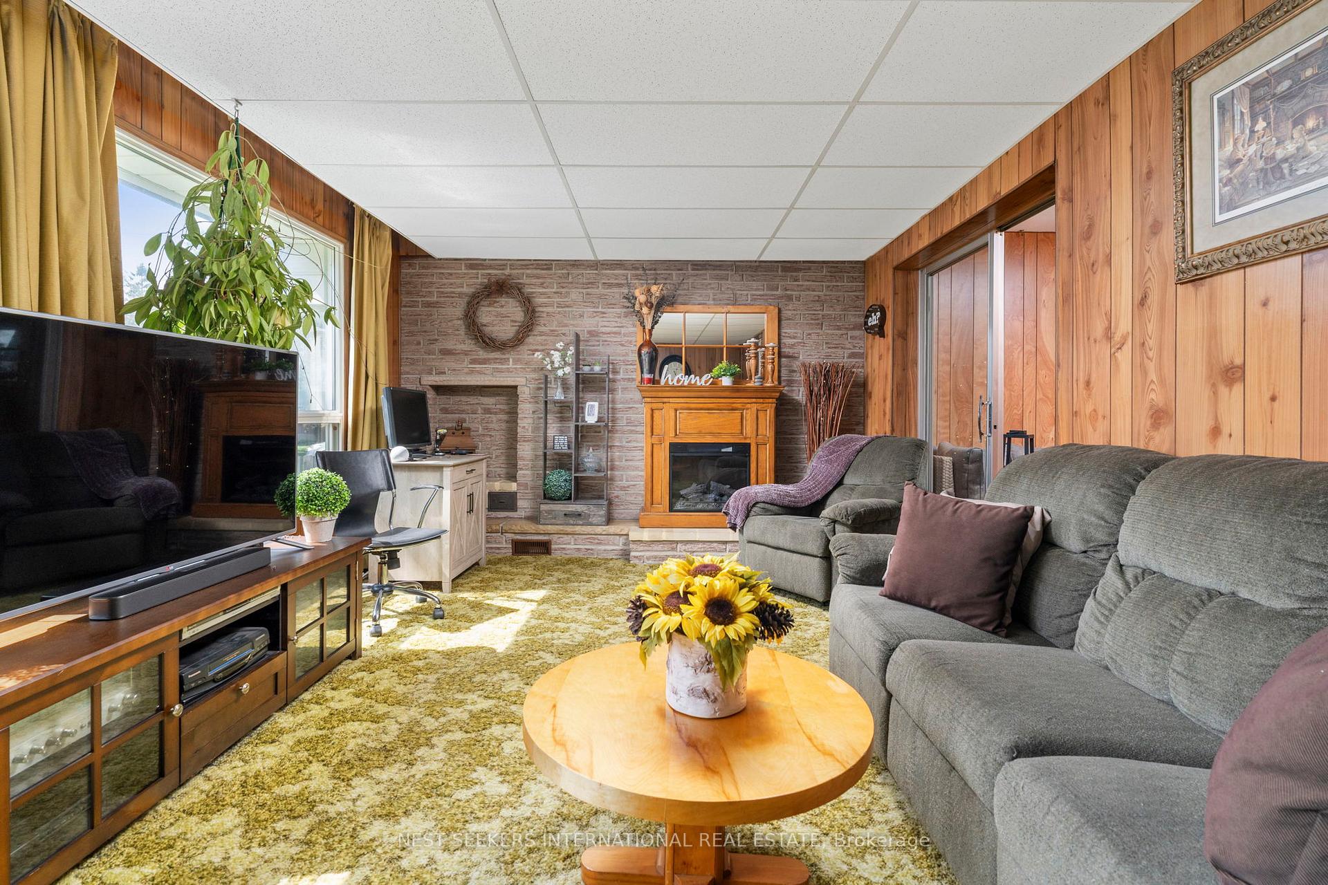 Photo 11 of 92 Ellwood Drive, Caledon, Bolton West — HOMEH