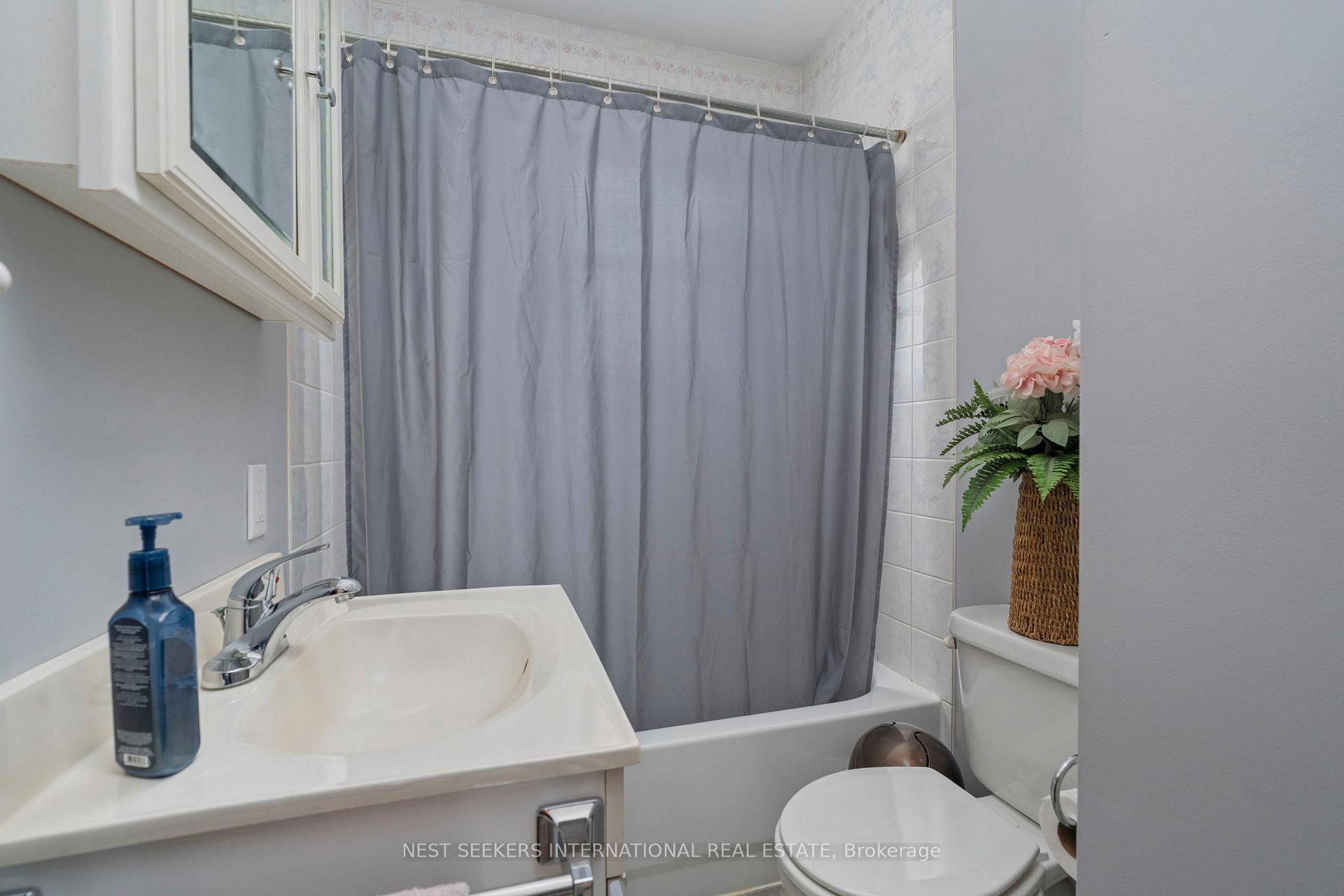 Photo 20 of 92 Ellwood Drive, Caledon, Bolton West — HOMEH