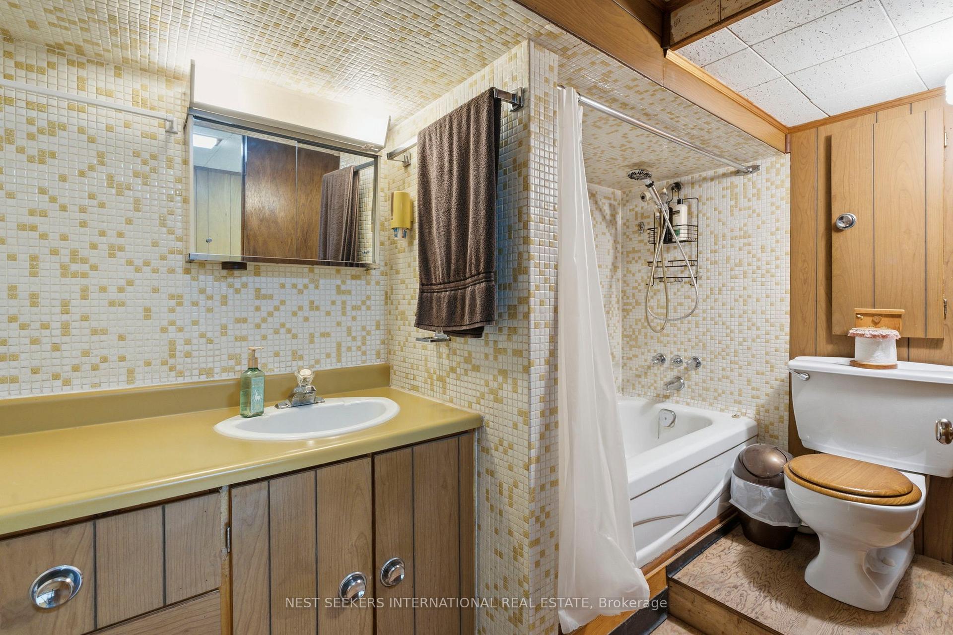 Photo 21 of 92 Ellwood Drive, Caledon, Bolton West — HOMEH