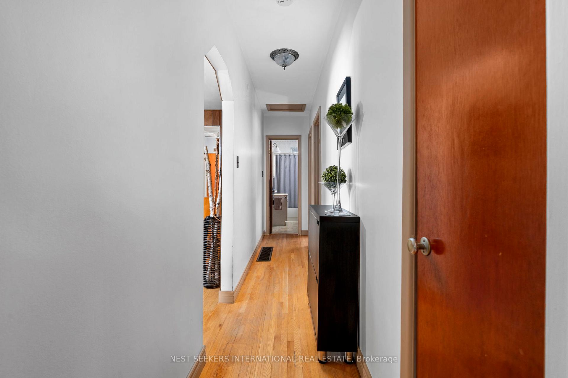 Photo 27 of 92 Ellwood Drive, Caledon, Bolton West — HOMEH