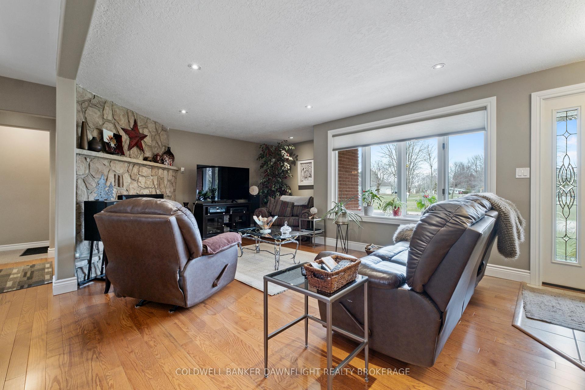 Photo 7 of 33960 Queen Street, Bluewater, Zurich — HOMEH