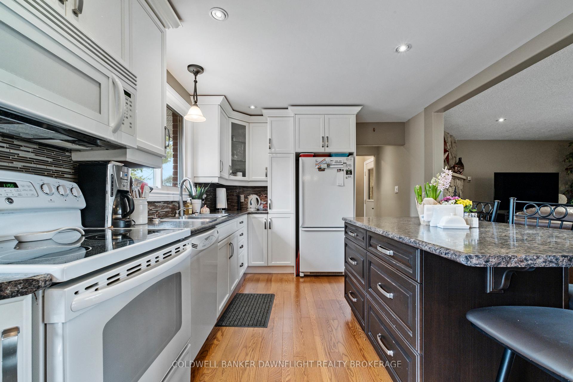 Photo 11 of 33960 Queen Street, Bluewater, Zurich — HOMEH