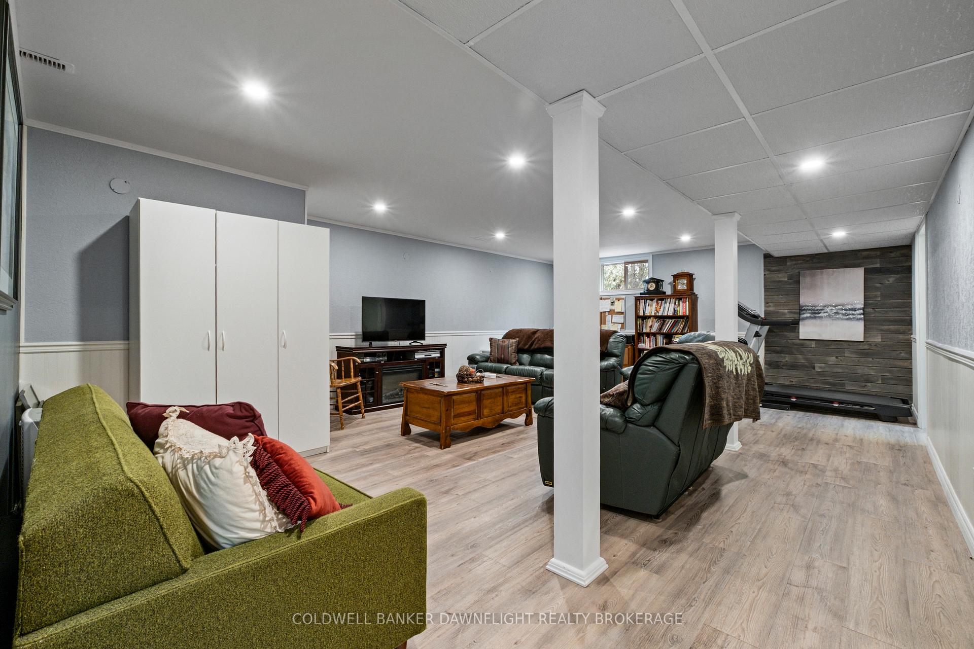 Photo 29 of 33960 Queen Street, Bluewater, Zurich — HOMEH