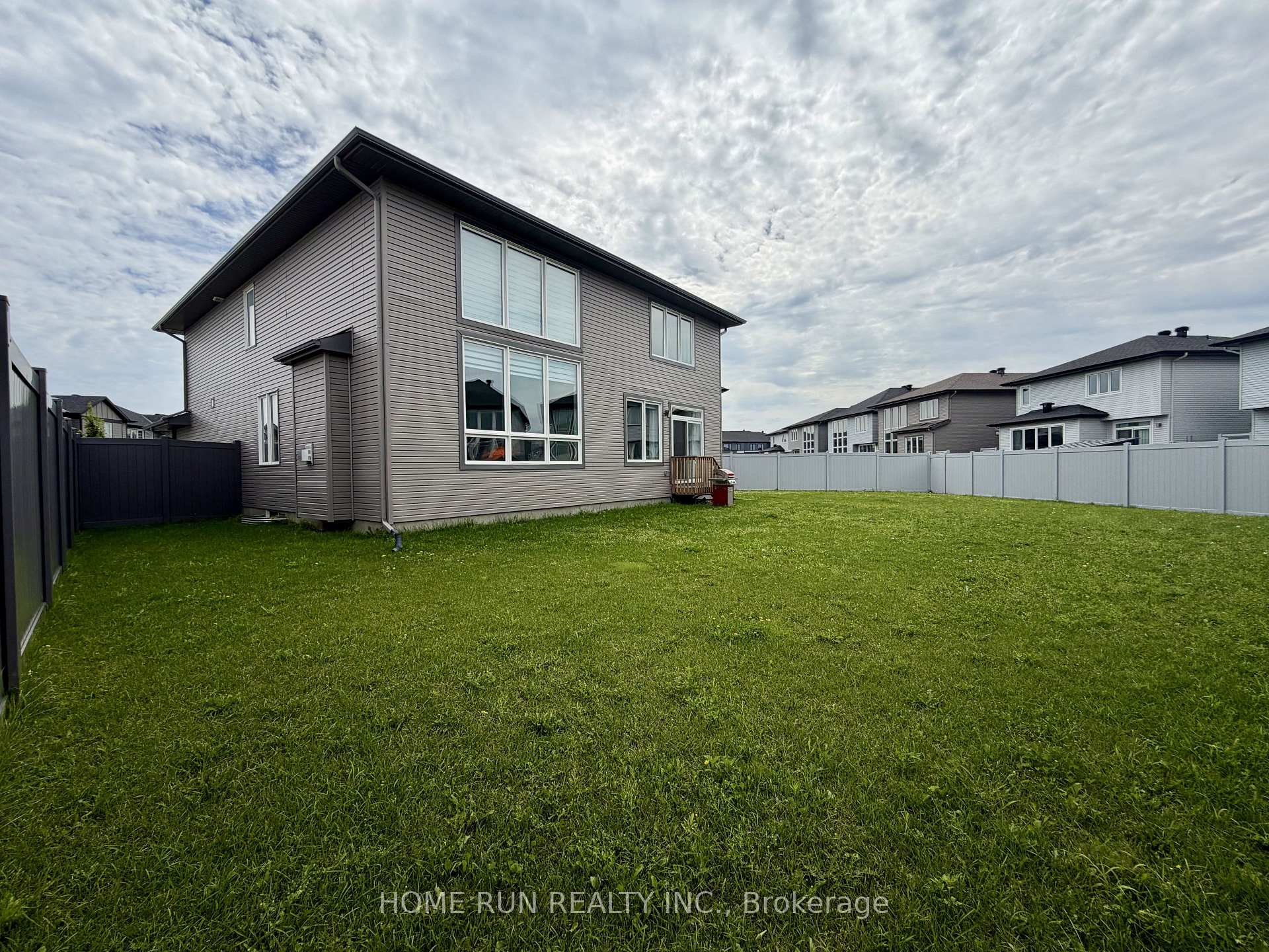Photo 43 of 408 Gidran Circle, Ottawa, Kanata - Emerald Meadows/Trailwest — HOMEH