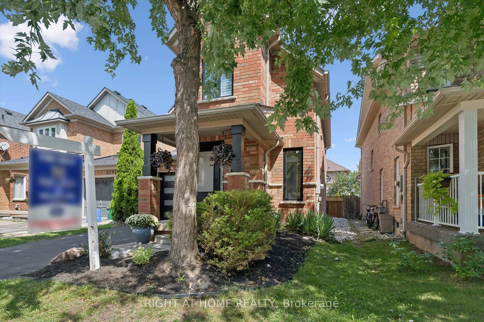 Photo 3 of 2294 Seton Crescent, Burlington, Orchard — HOMEH