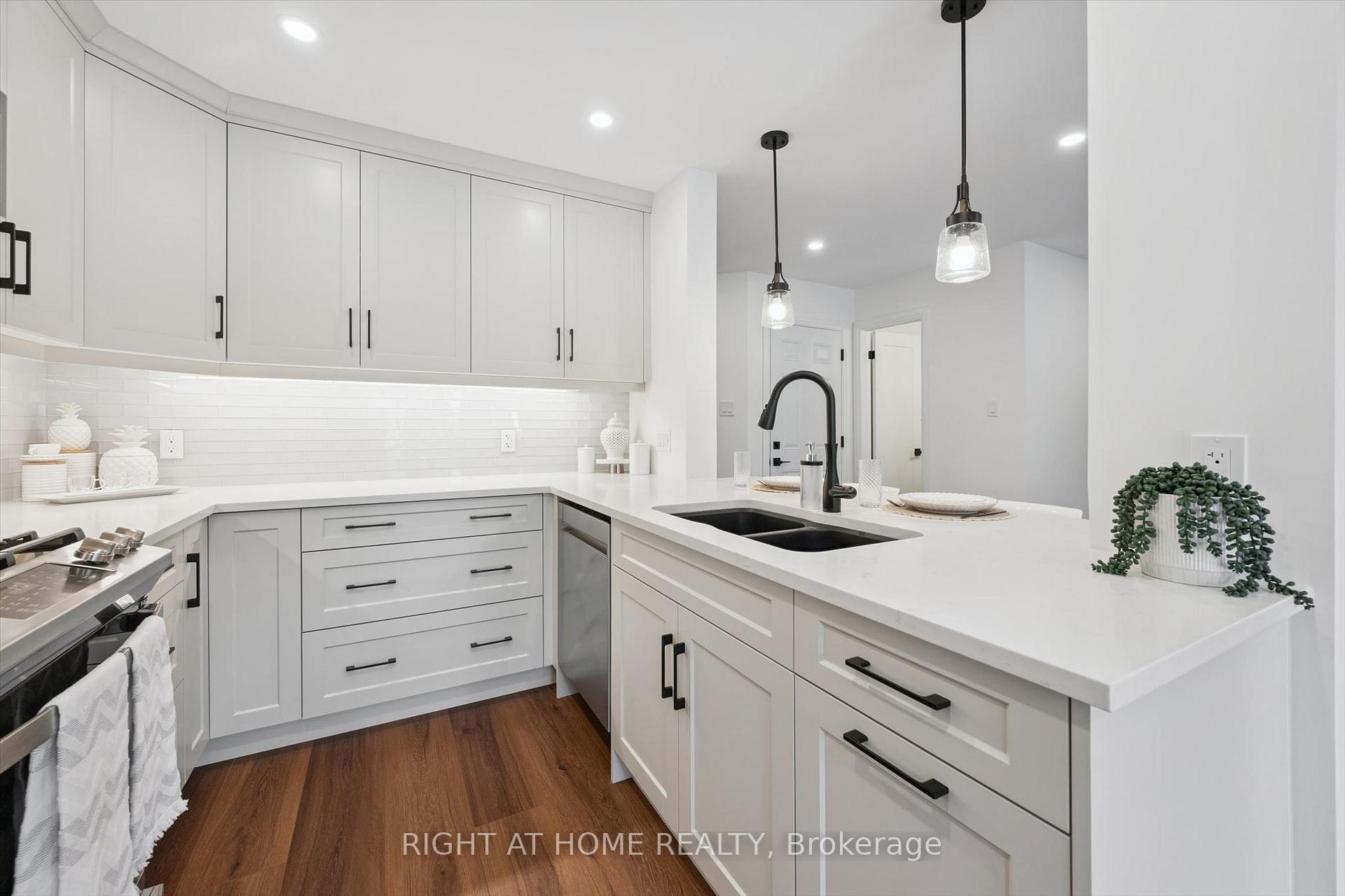 Photo 18 of 2294 Seton Crescent, Burlington, Orchard — HOMEH