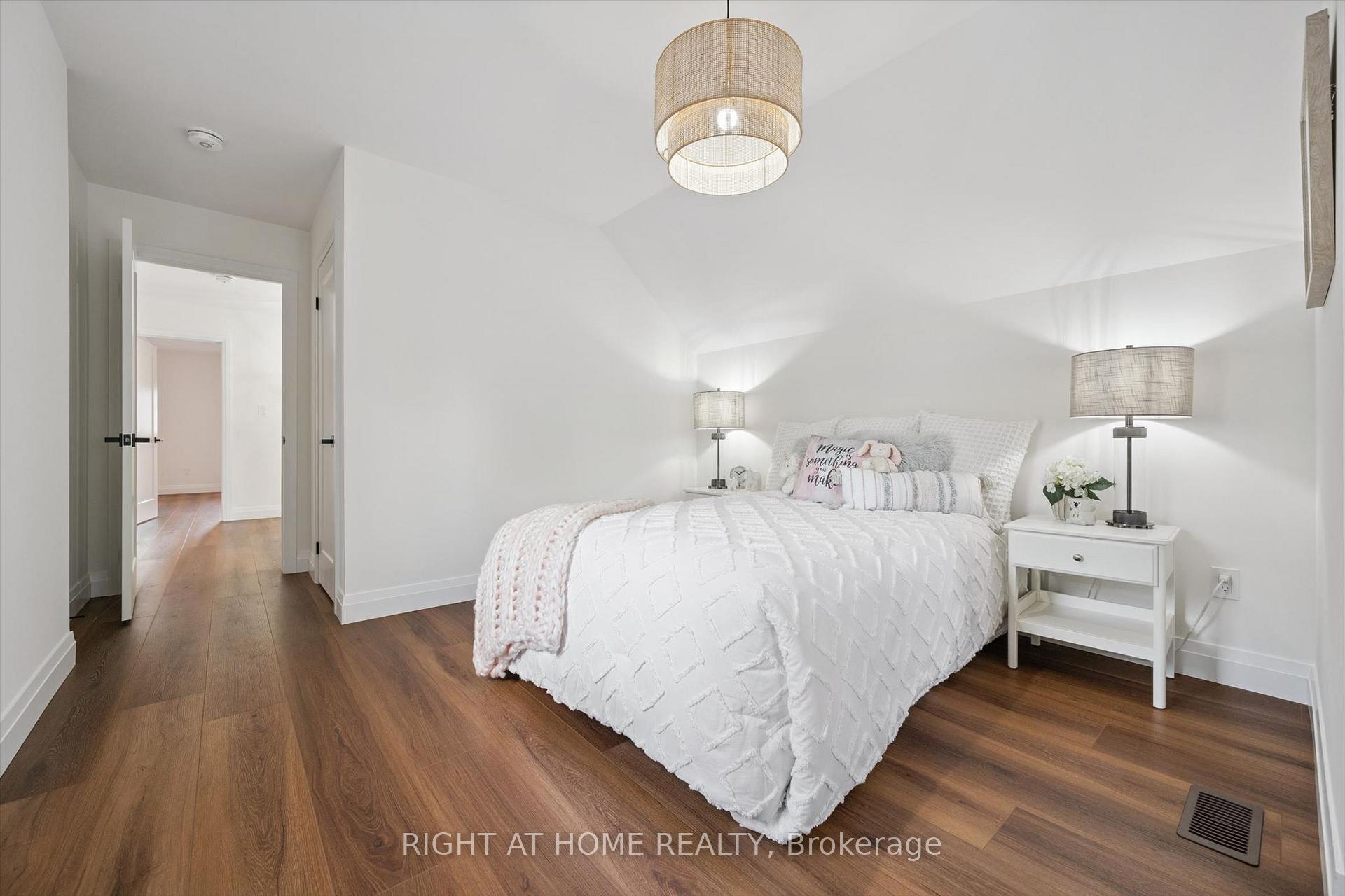 Photo 30 of 2294 Seton Crescent, Burlington, Orchard — HOMEH