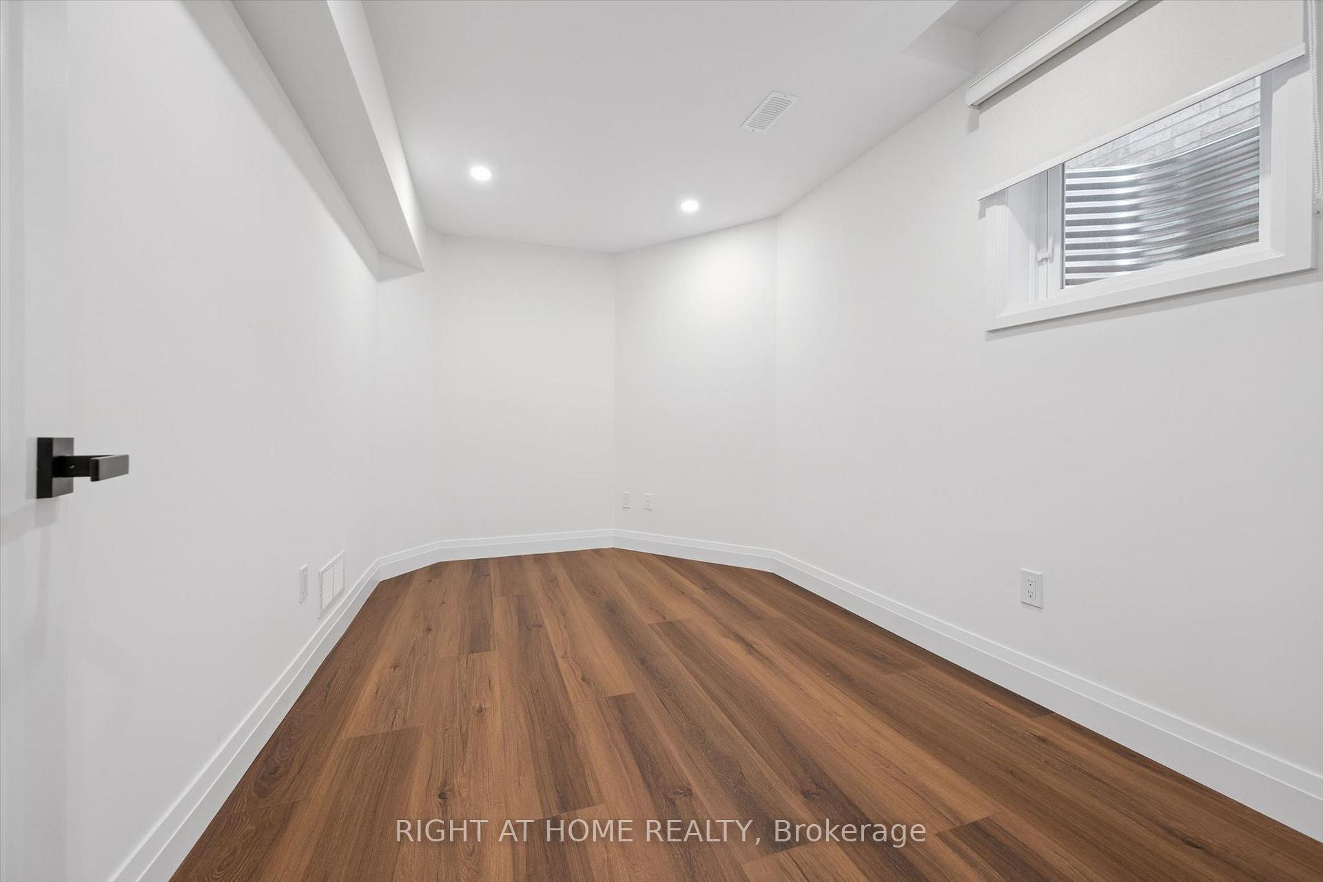 Photo 38 of 2294 Seton Crescent, Burlington, Orchard — HOMEH