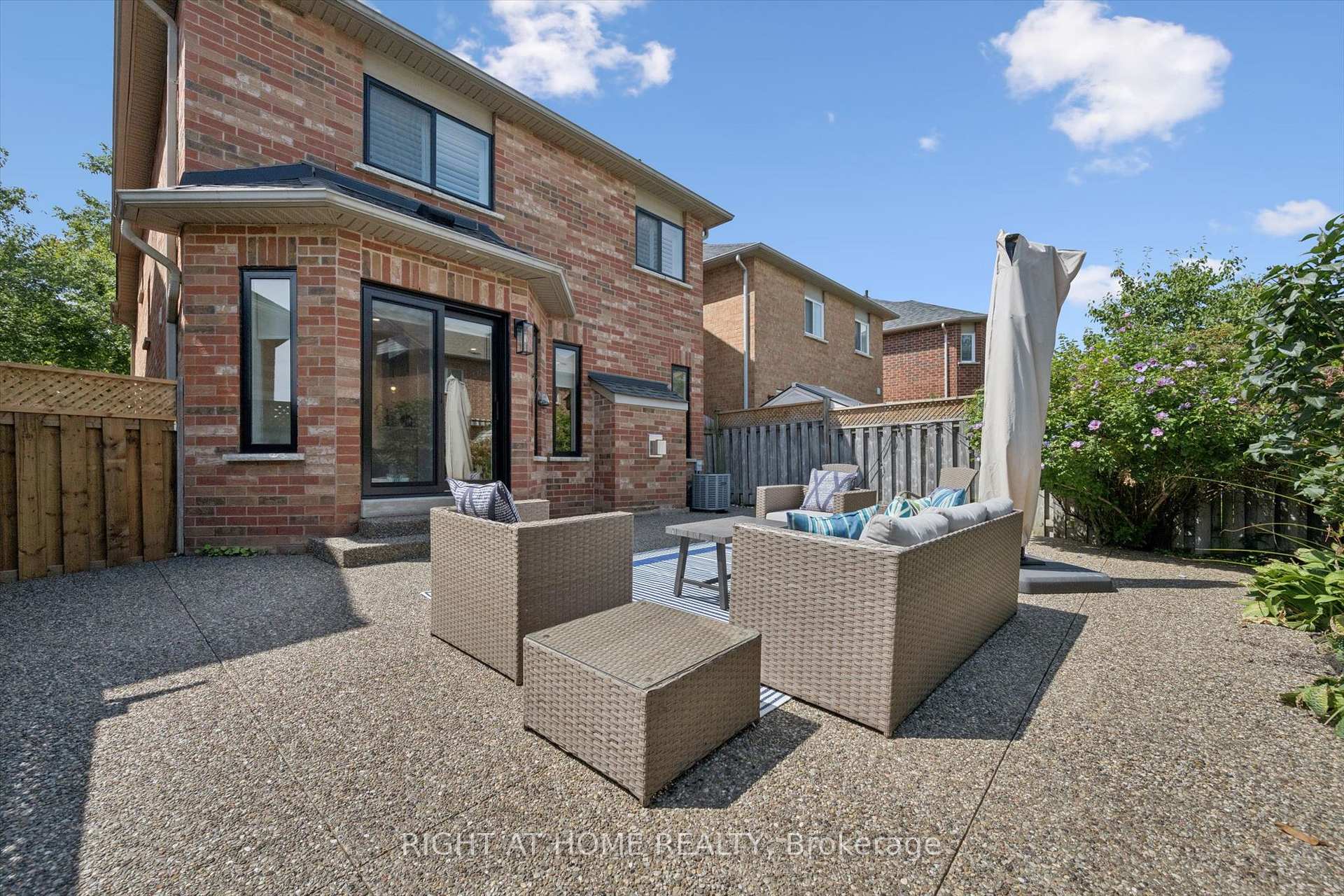 Photo 43 of 2294 Seton Crescent, Burlington, Orchard — HOMEH