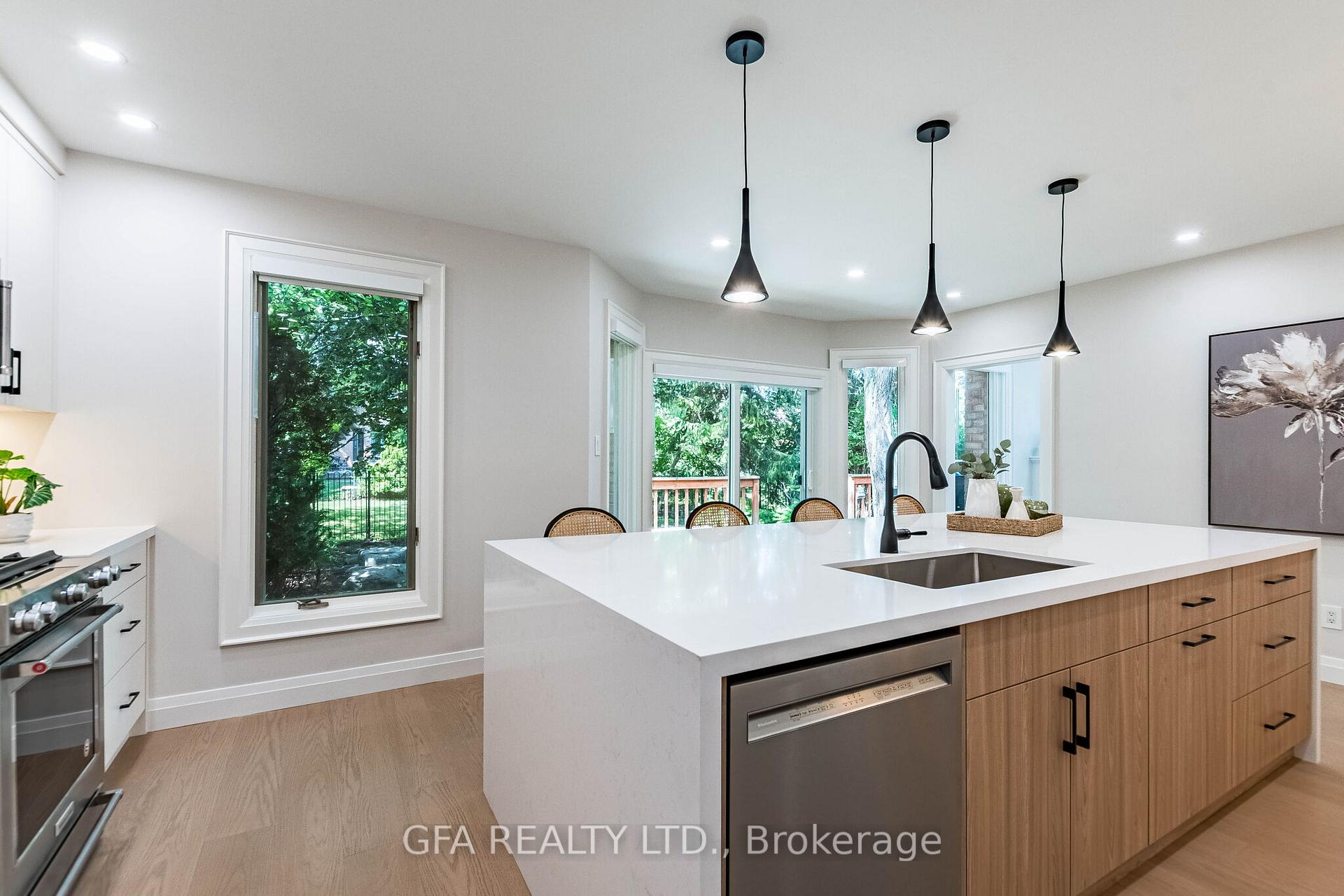 Photo 17 of 1027 Masters Green, Oakville, Glen Abbey — HOMEH