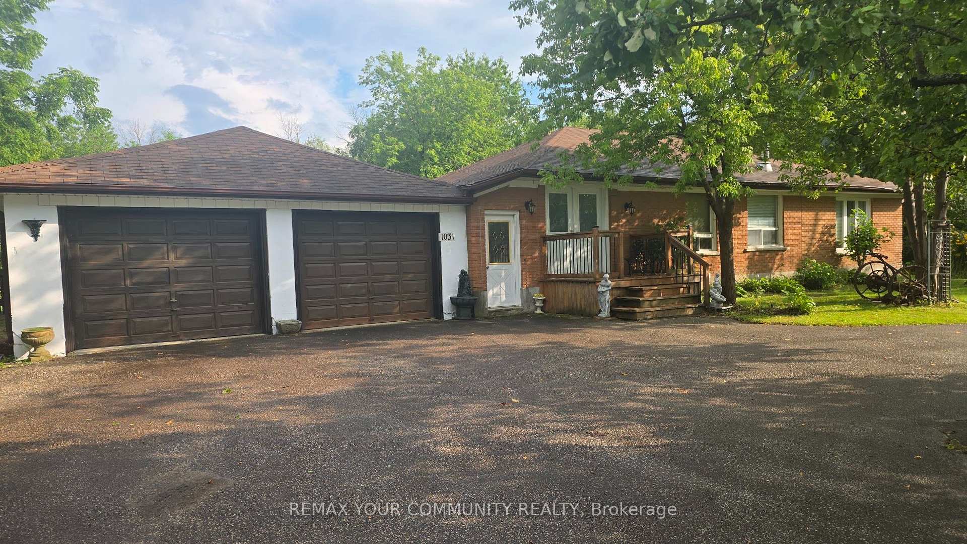 Photo 2 of 1031 Metro Road, Georgina, Historic Lakeshore Communities — HOMEH