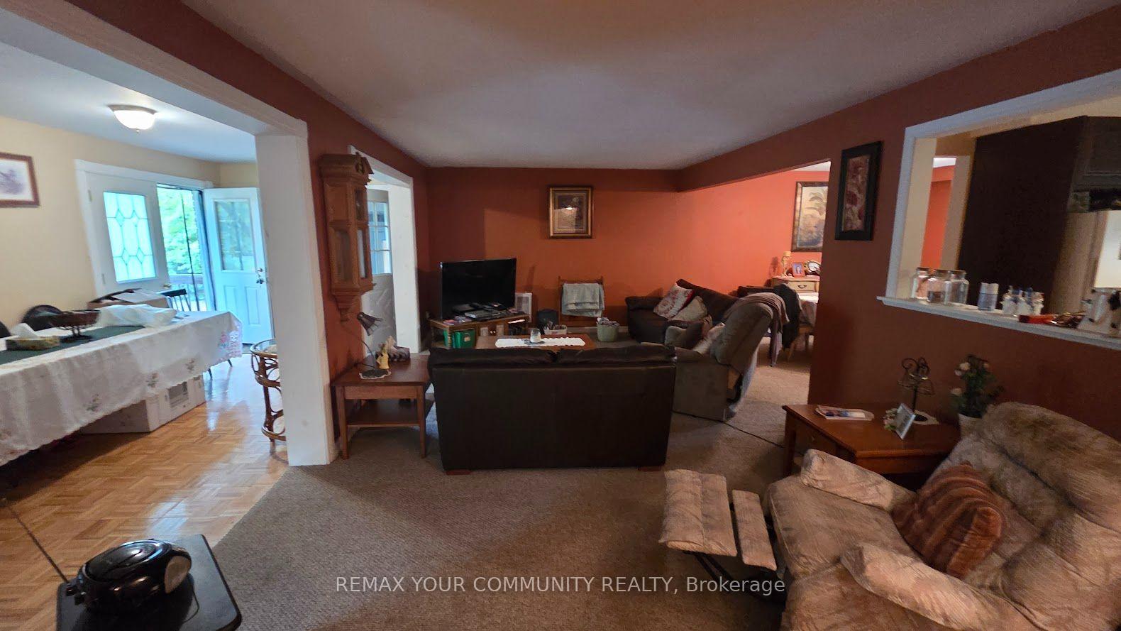 Photo 7 of 1031 Metro Road, Georgina, Historic Lakeshore Communities — HOMEH