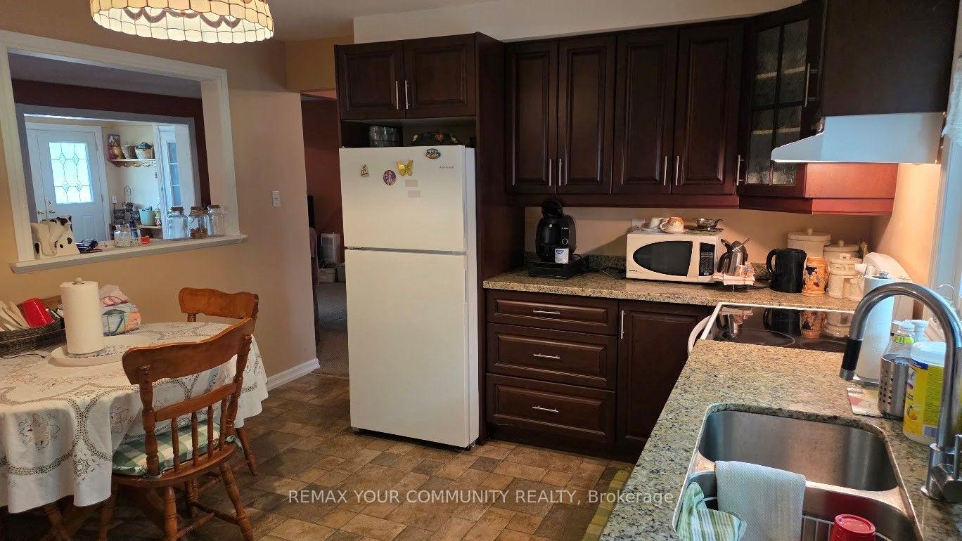 Photo 12 of 1031 Metro Road, Georgina, Historic Lakeshore Communities — HOMEH