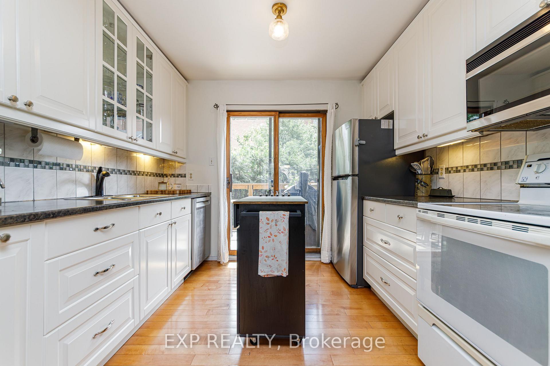 Photo 11 of 8 Maclean Street, Ottawa, West Centre Town — HOMEH