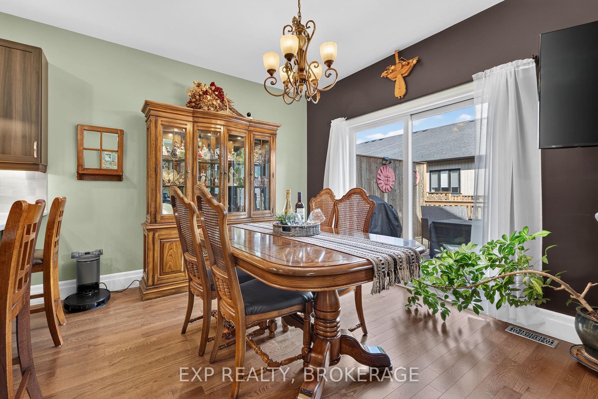 Photo 13 of 32 Curtis Street, Prince Edward County, Picton Ward — HOMEH