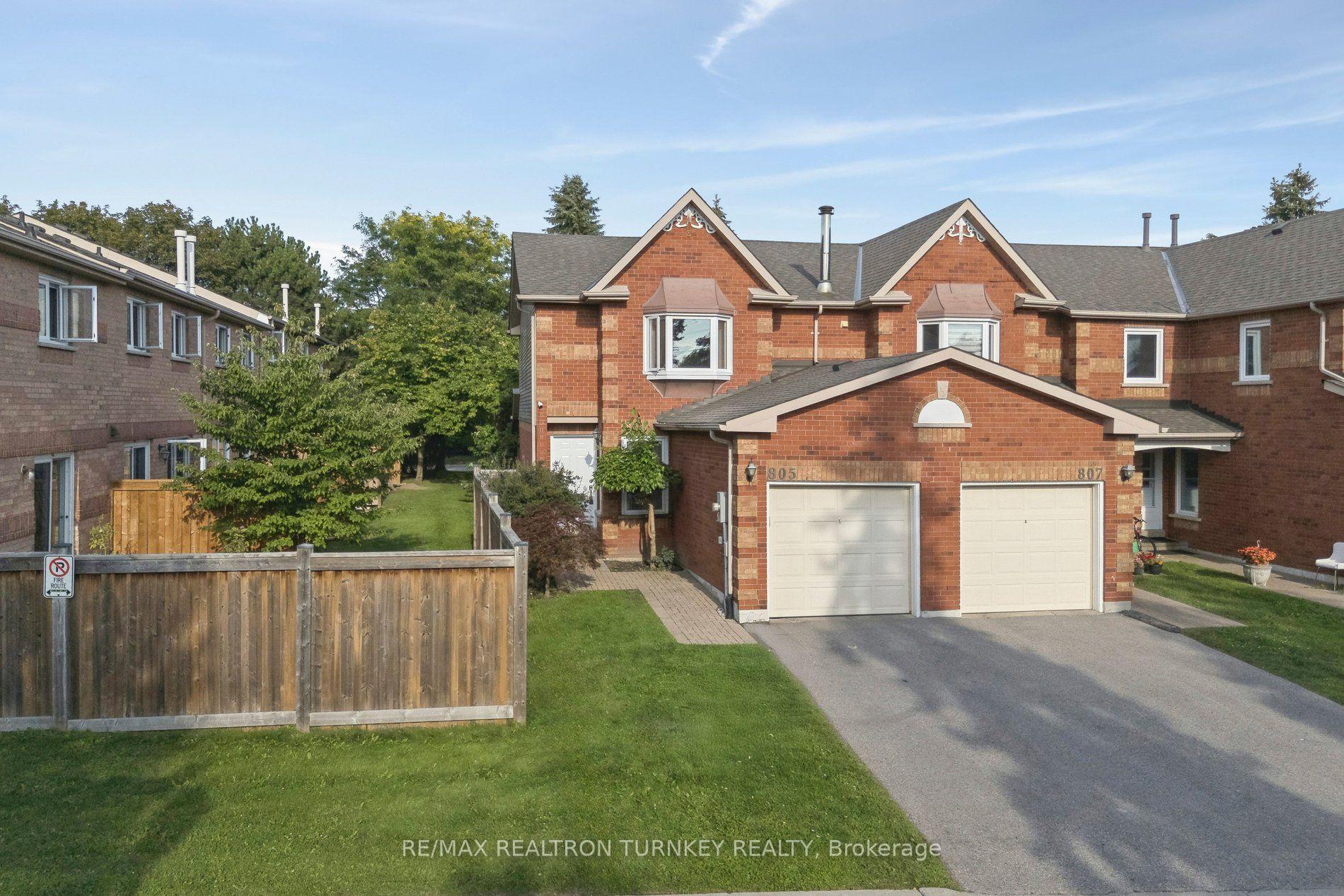 Photo 3 of 805 Playter Crescent, Newmarket, Armitage — HOMEH