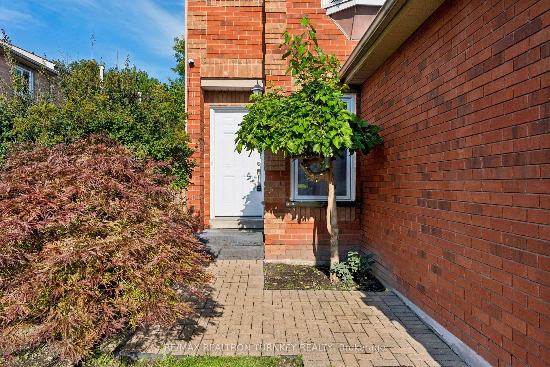Photo 4 of 805 Playter Crescent, Newmarket, Armitage — HOMEH