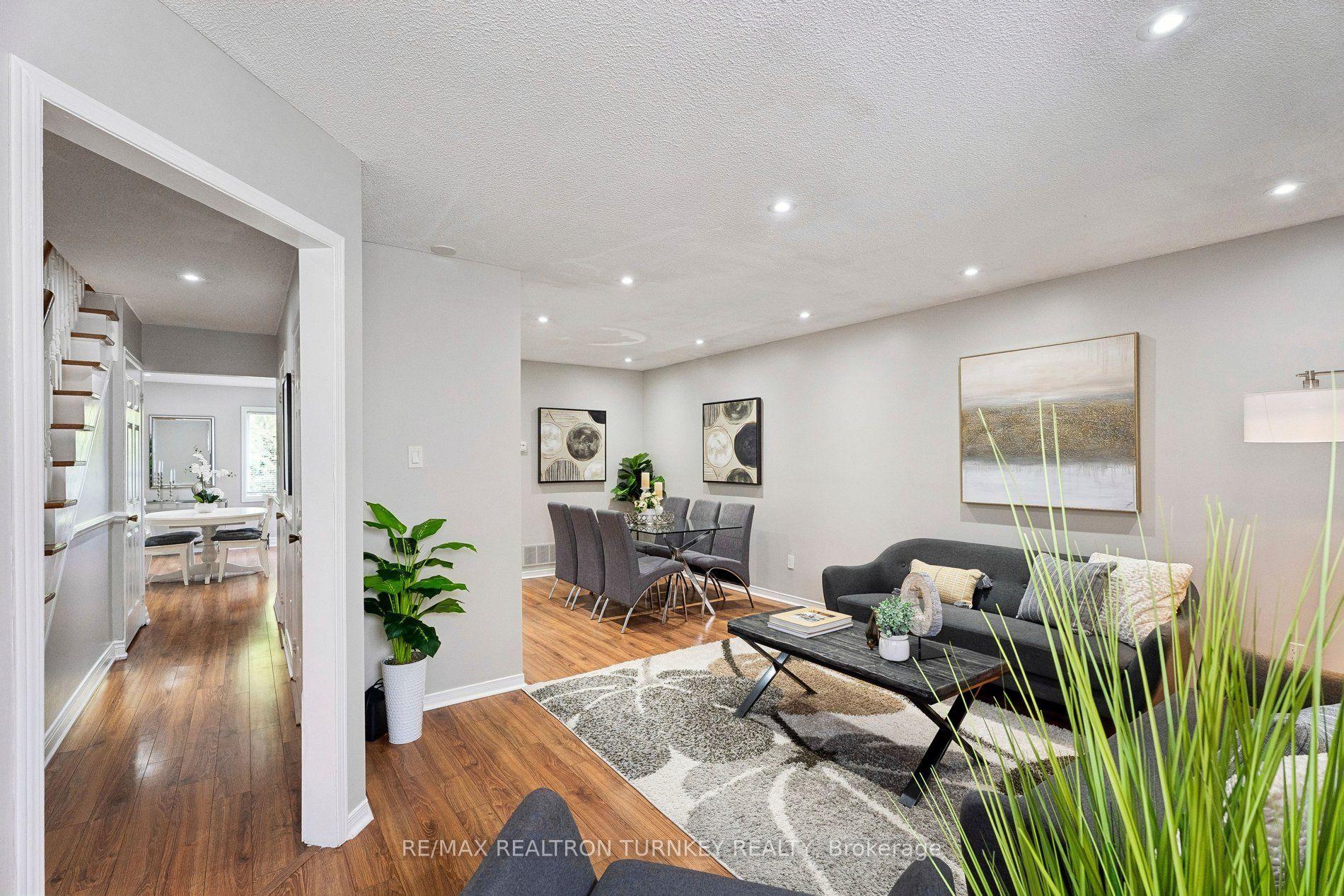 Photo 5 of 805 Playter Crescent, Newmarket, Armitage — HOMEH