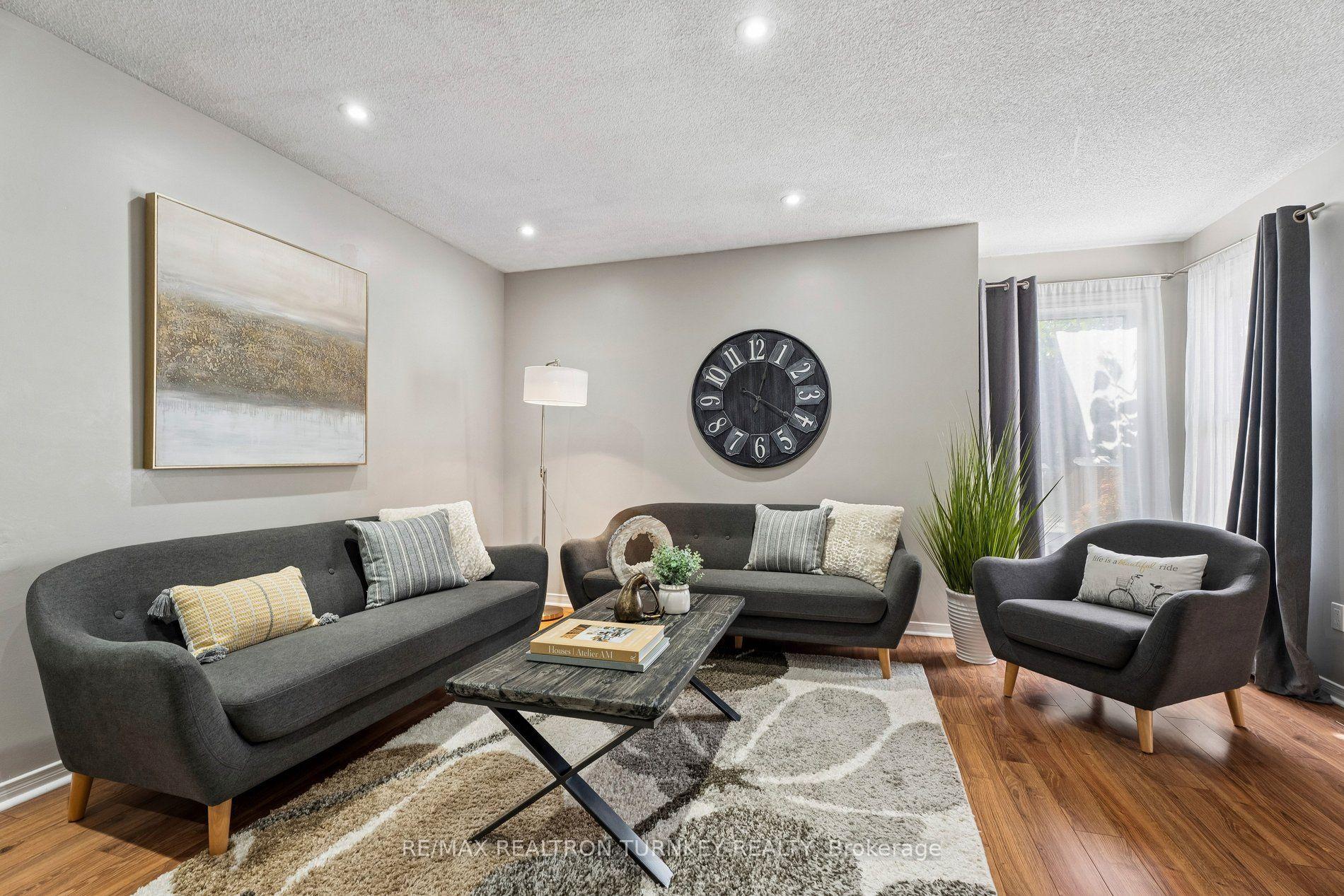Photo 8 of 805 Playter Crescent, Newmarket, Armitage — HOMEH