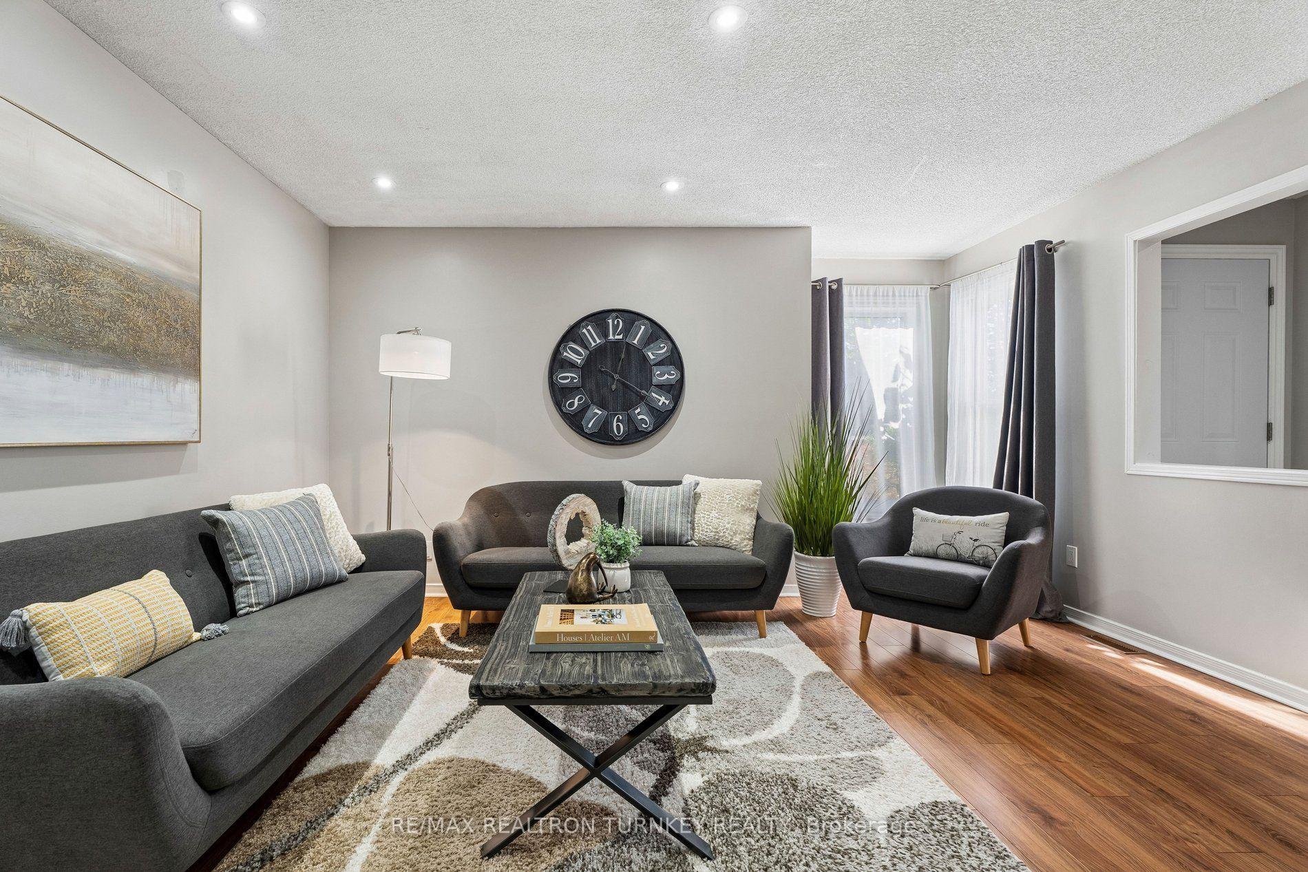 Photo 7 of 805 Playter Crescent, Newmarket, Armitage — HOMEH