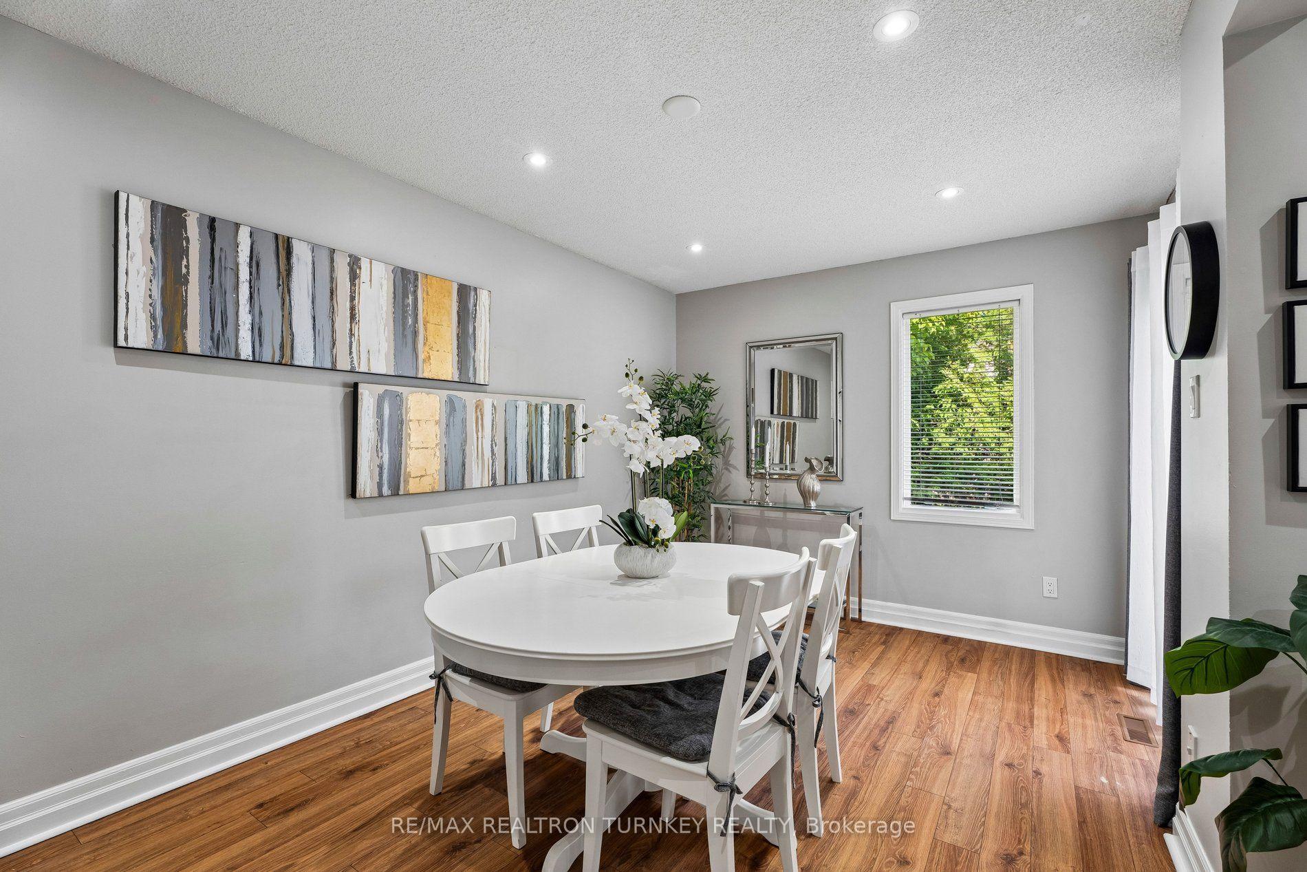 Photo 18 of 805 Playter Crescent, Newmarket, Armitage — HOMEH