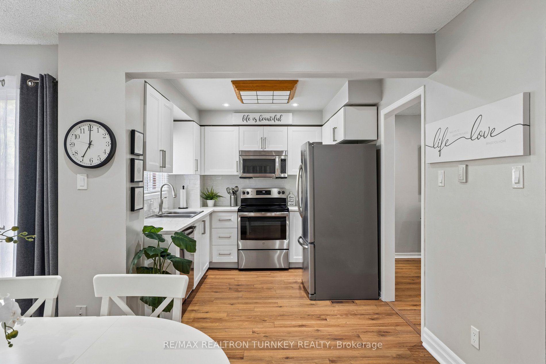 Photo 16 of 805 Playter Crescent, Newmarket, Armitage — HOMEH