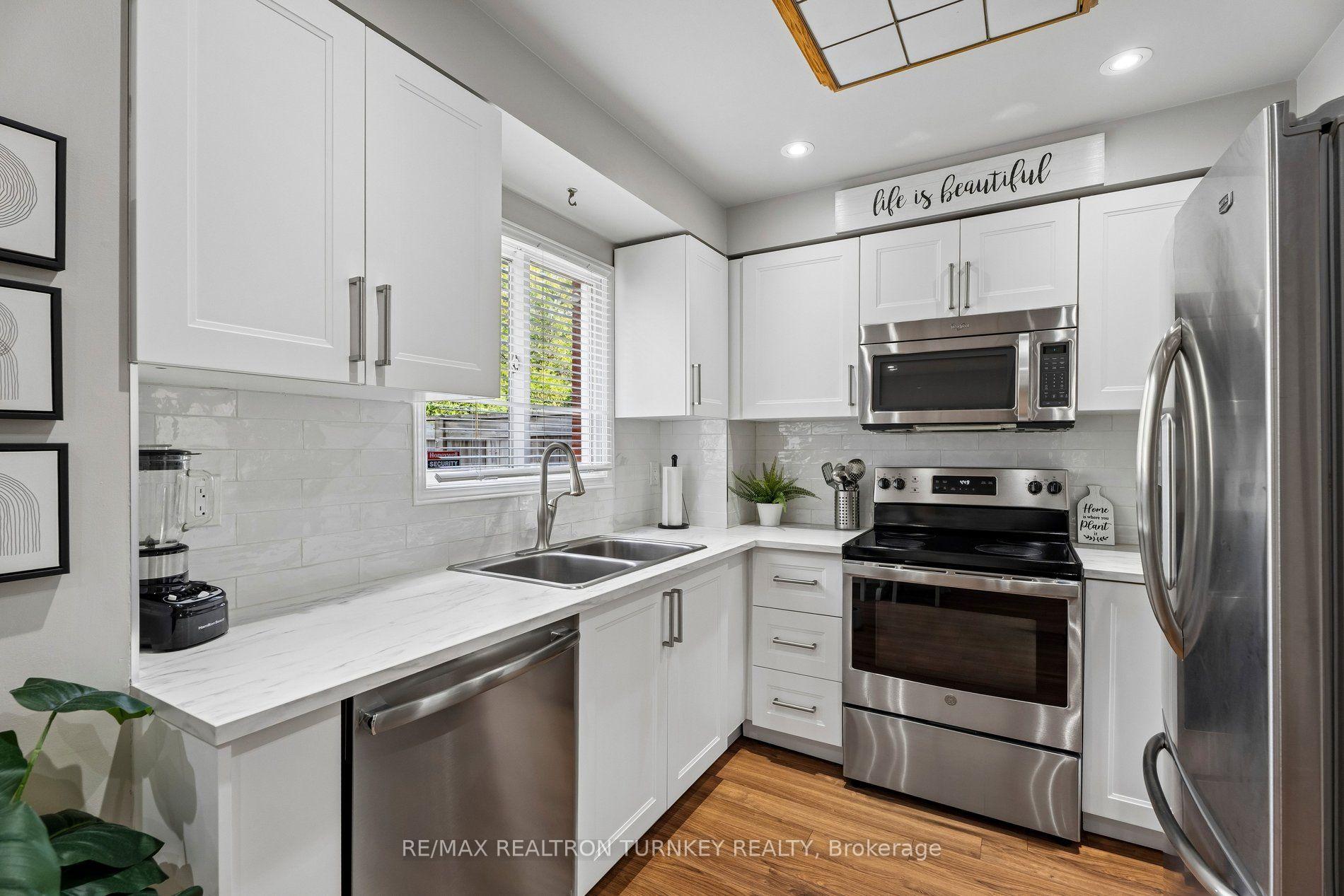 Photo 15 of 805 Playter Crescent, Newmarket, Armitage — HOMEH
