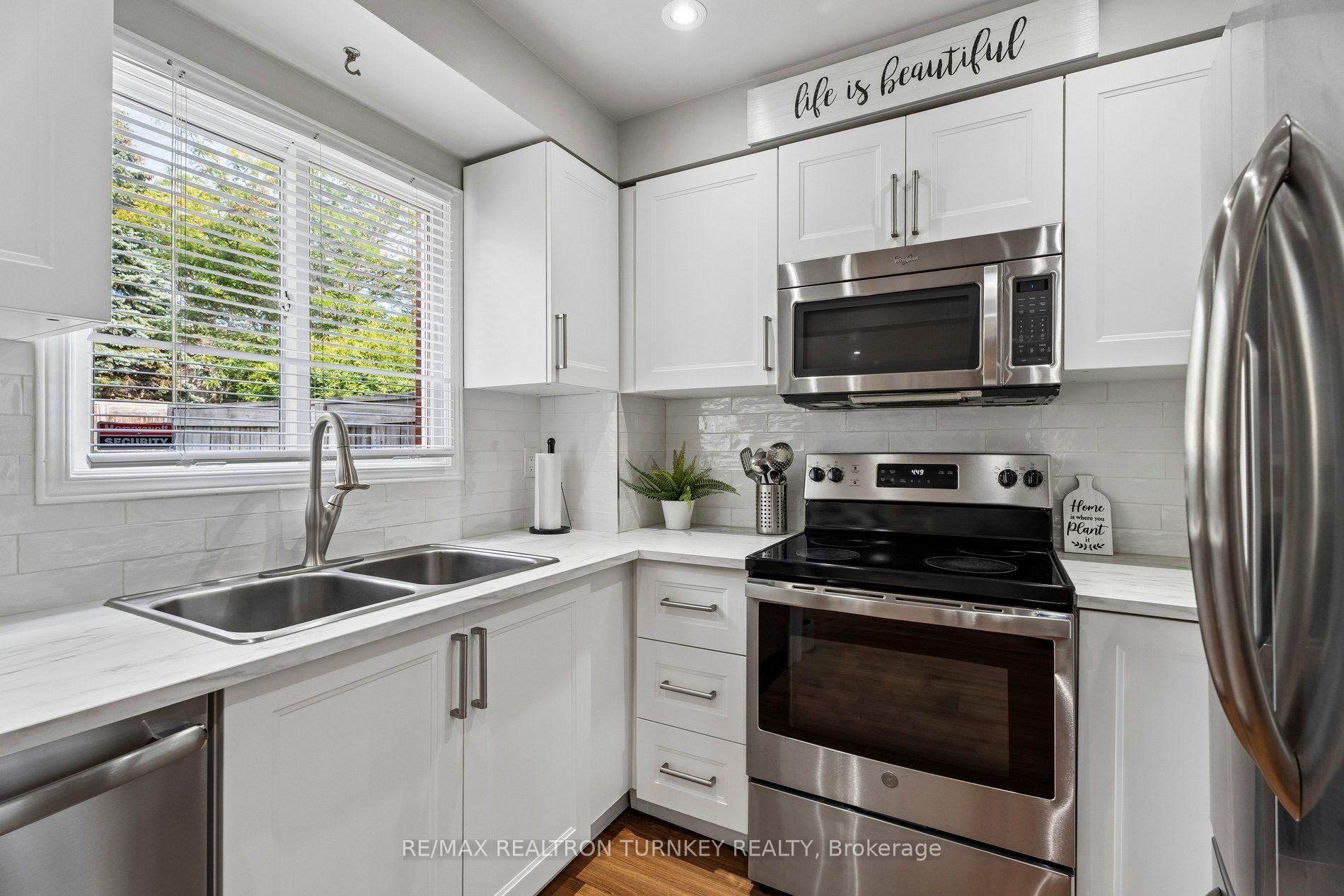 Photo 14 of 805 Playter Crescent, Newmarket, Armitage — HOMEH