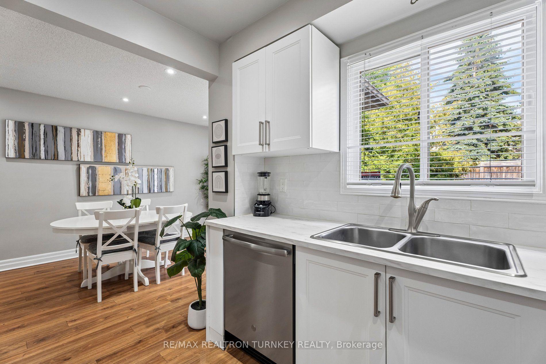 Photo 17 of 805 Playter Crescent, Newmarket, Armitage — HOMEH