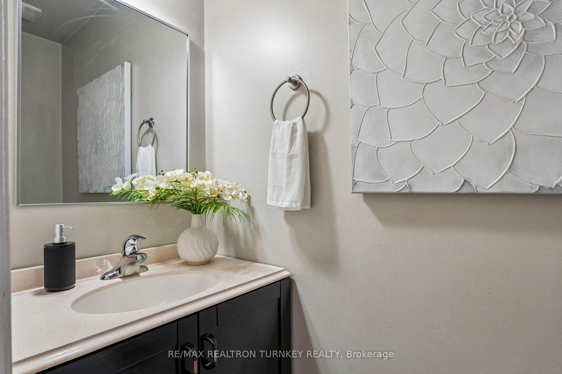 Photo 20 of 805 Playter Crescent, Newmarket, Armitage — HOMEH
