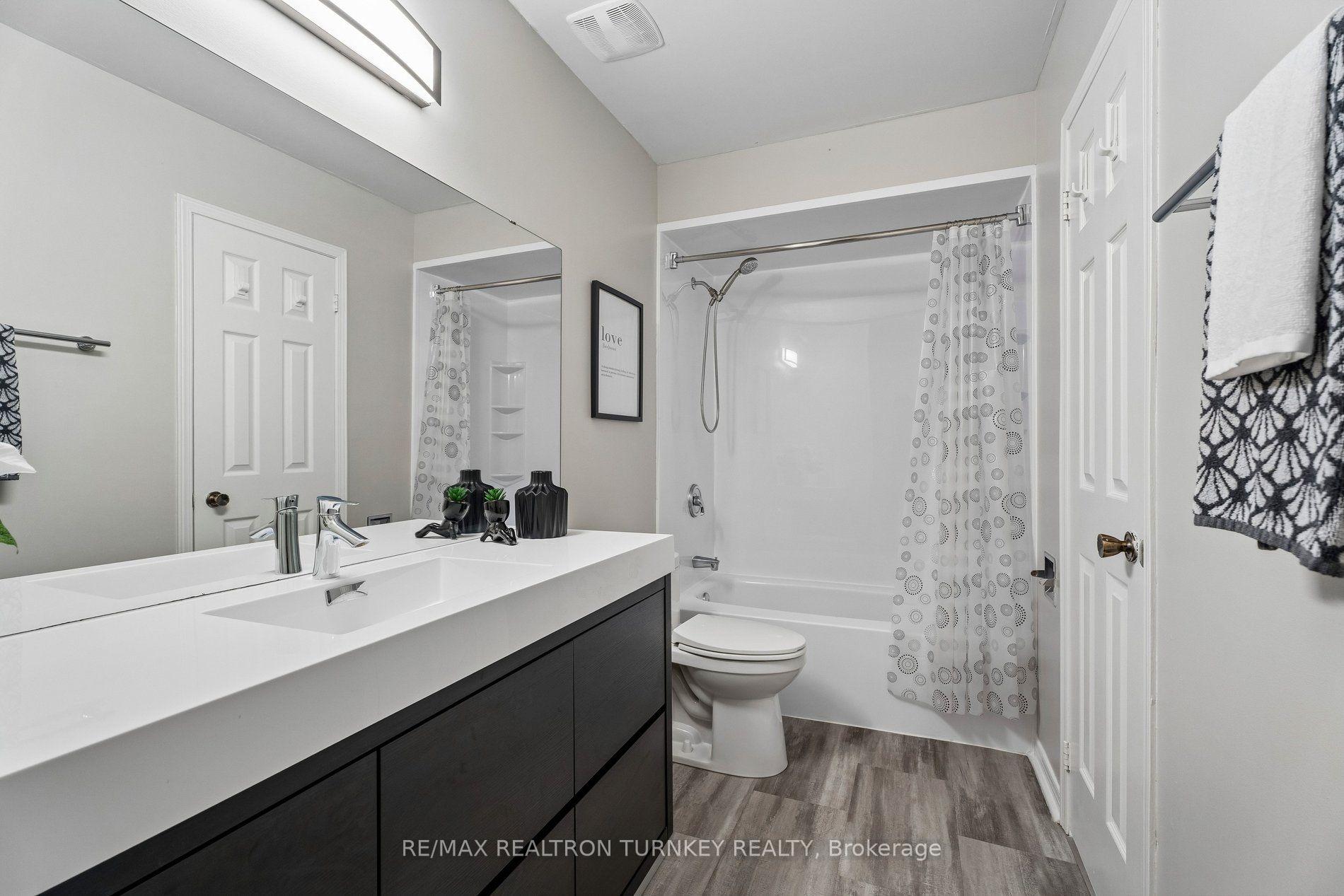 Photo 33 of 805 Playter Crescent, Newmarket, Armitage — HOMEH