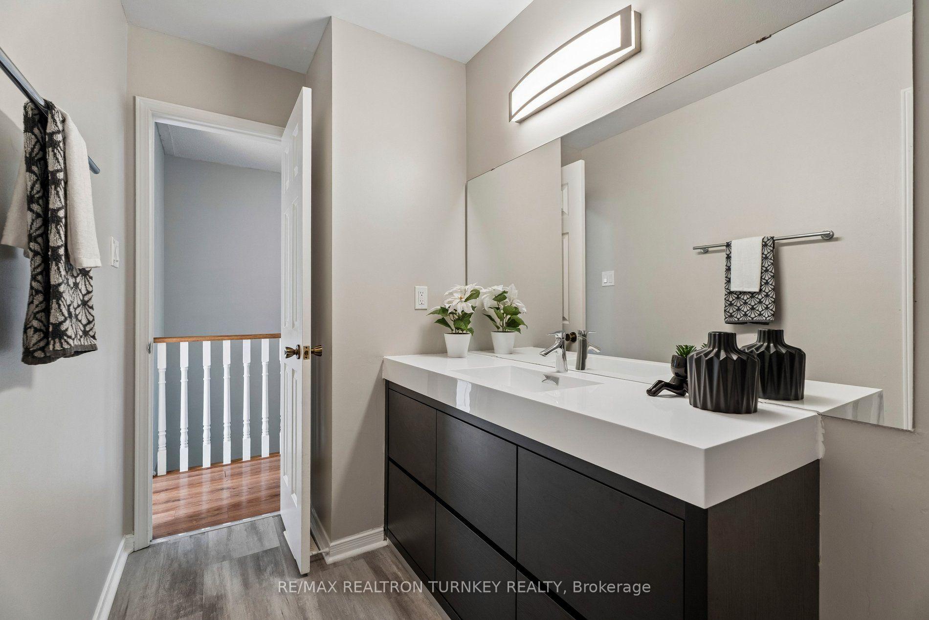 Photo 32 of 805 Playter Crescent, Newmarket, Armitage — HOMEH