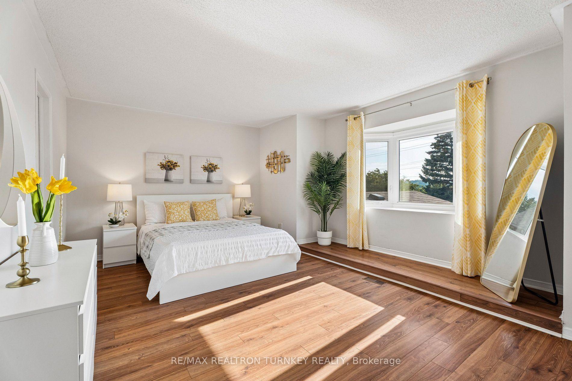 Photo 23 of 805 Playter Crescent, Newmarket, Armitage — HOMEH