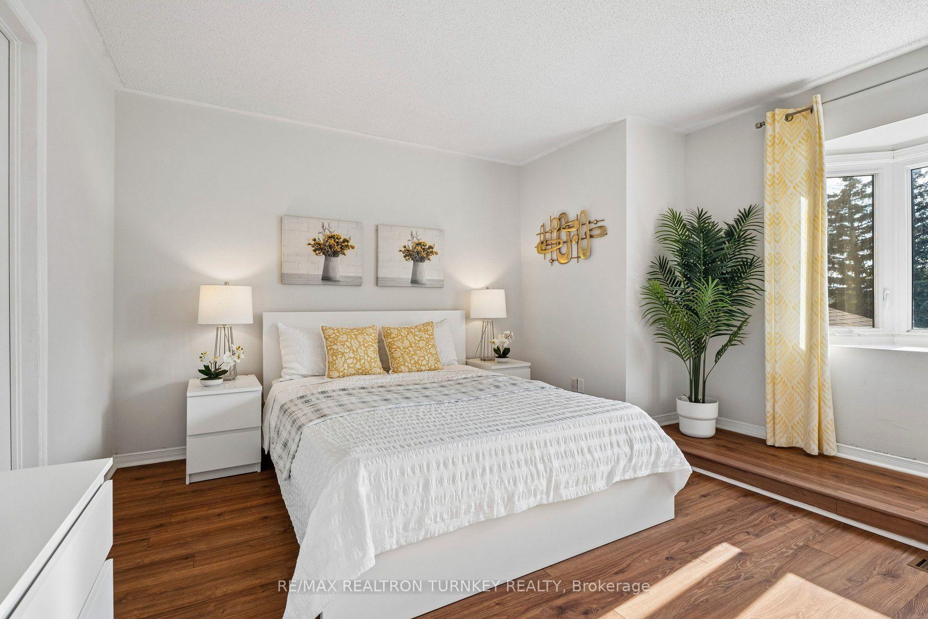 Photo 24 of 805 Playter Crescent, Newmarket, Armitage — HOMEH