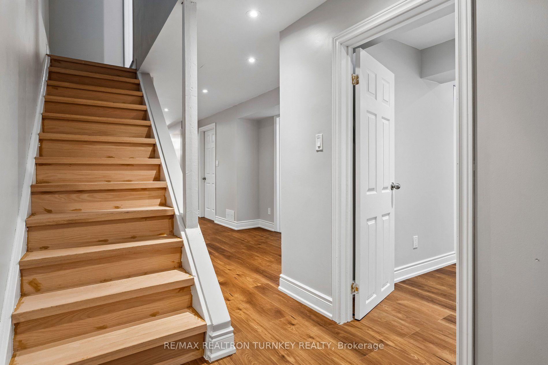 Photo 34 of 805 Playter Crescent, Newmarket, Armitage — HOMEH