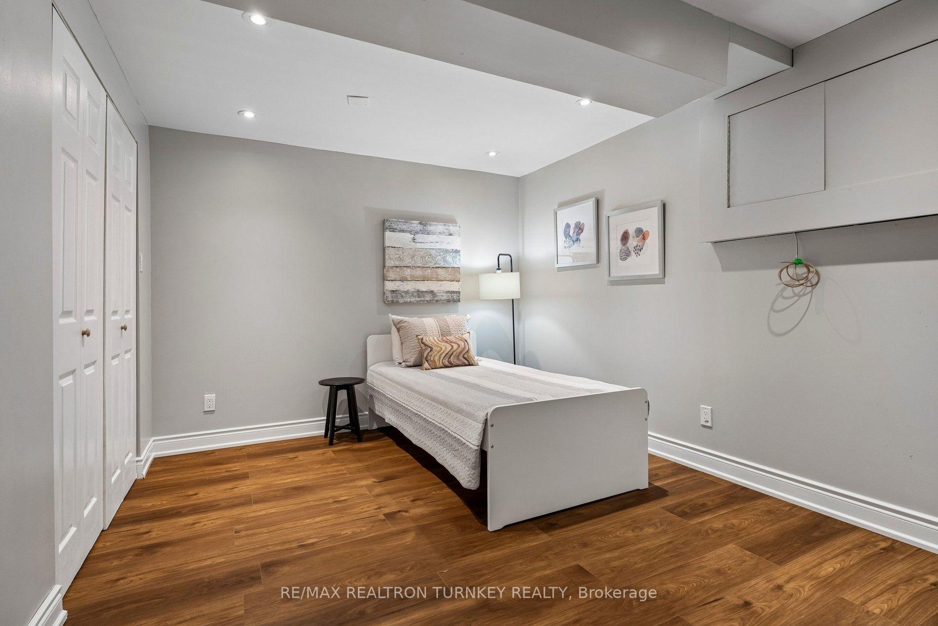 Photo 37 of 805 Playter Crescent, Newmarket, Armitage — HOMEH