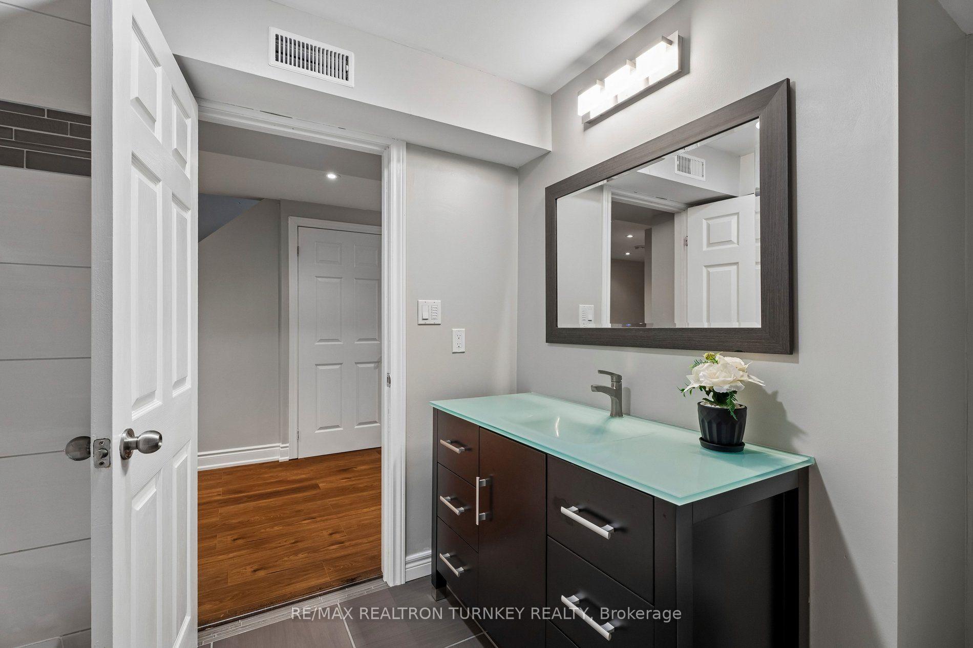 Photo 38 of 805 Playter Crescent, Newmarket, Armitage — HOMEH