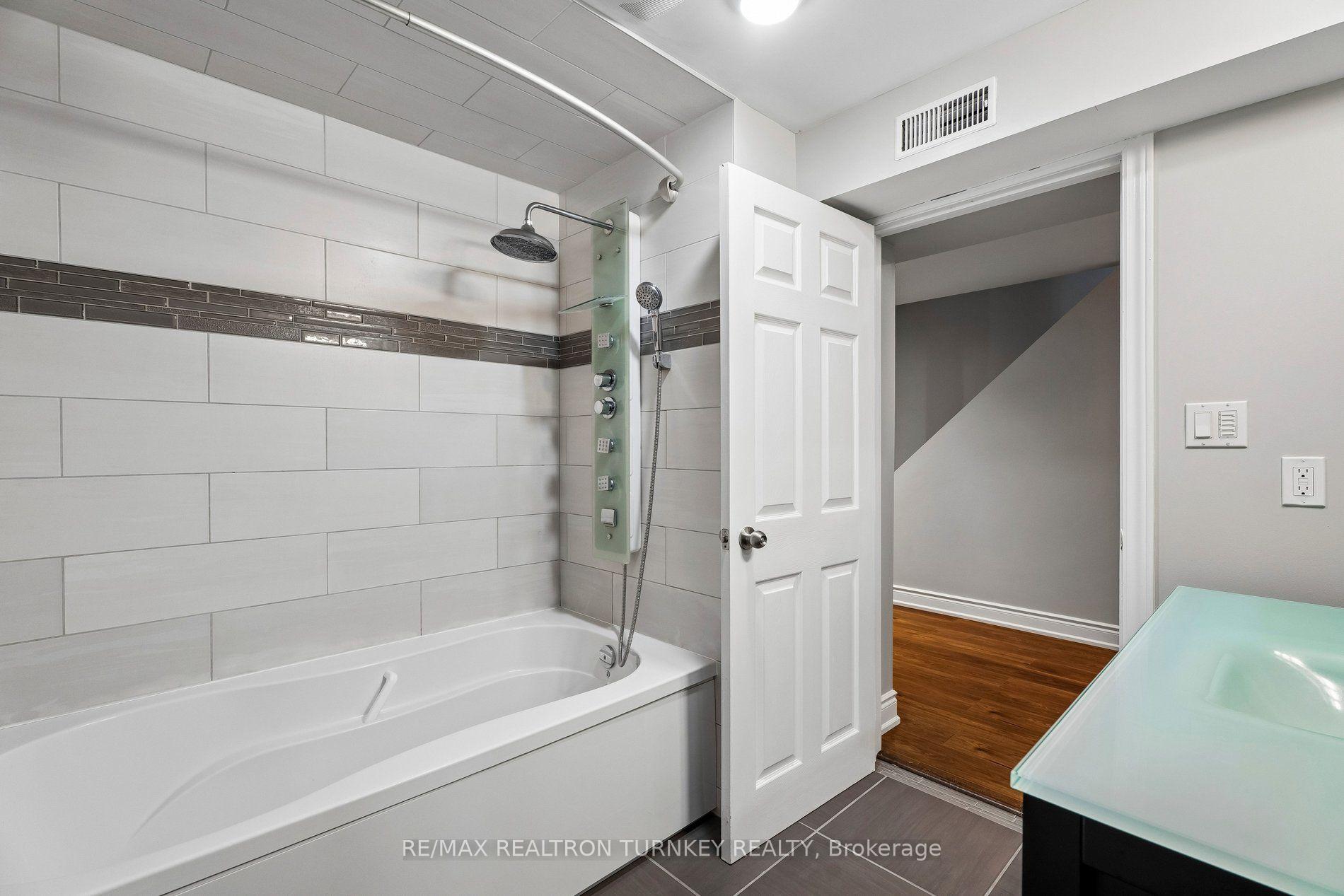 Photo 39 of 805 Playter Crescent, Newmarket, Armitage — HOMEH