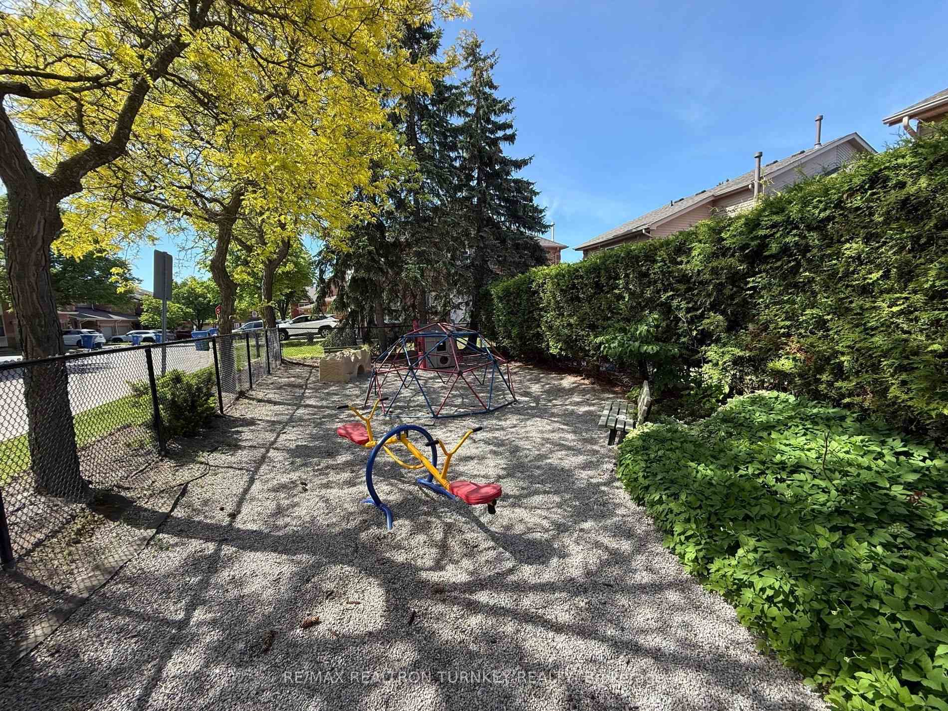 Photo 47 of 805 Playter Crescent, Newmarket, Armitage — HOMEH