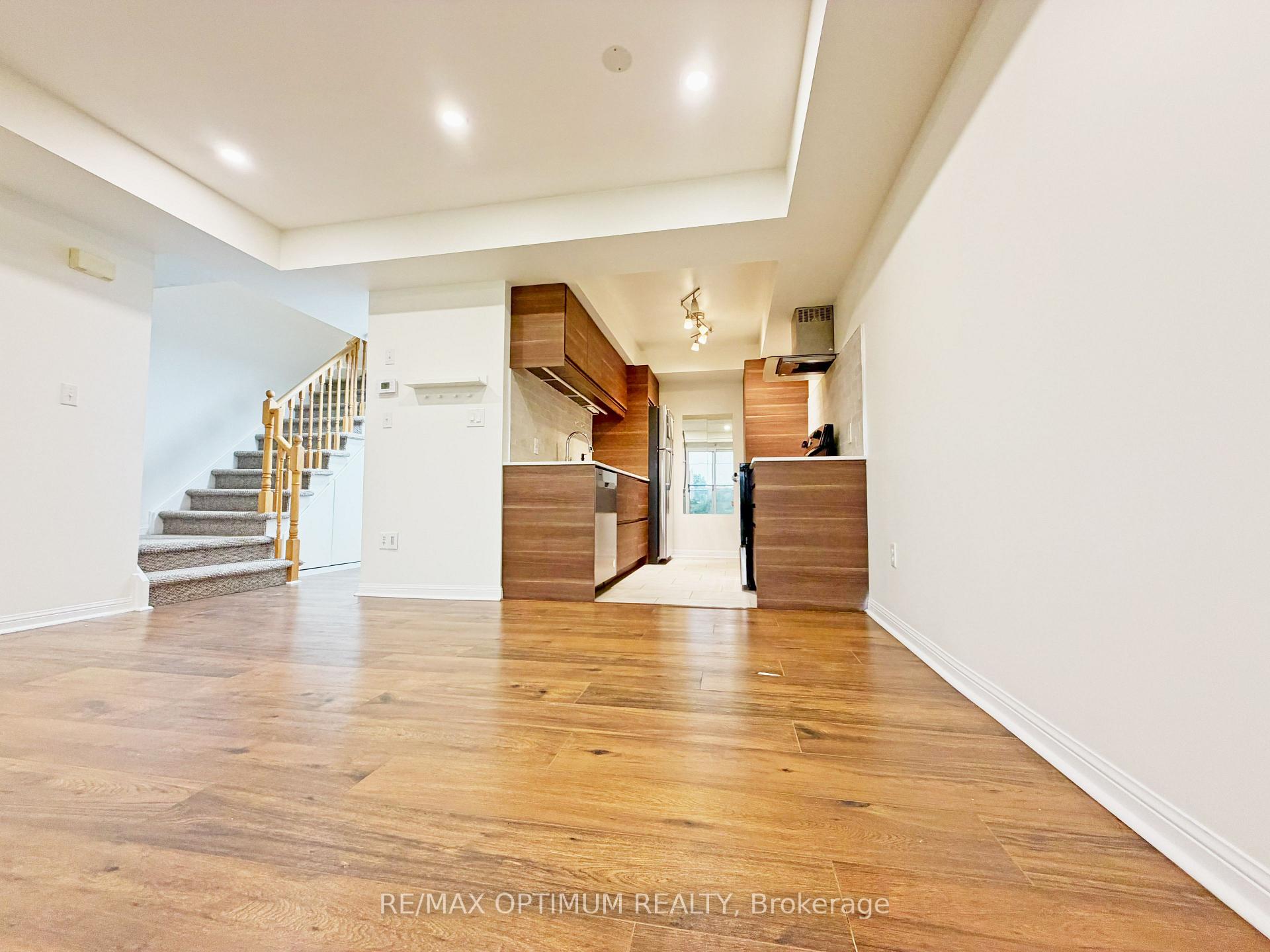 Photo 6 of Unit 17, 4620 Guildwood Way, Mississauga, Hurontario — HOMEH