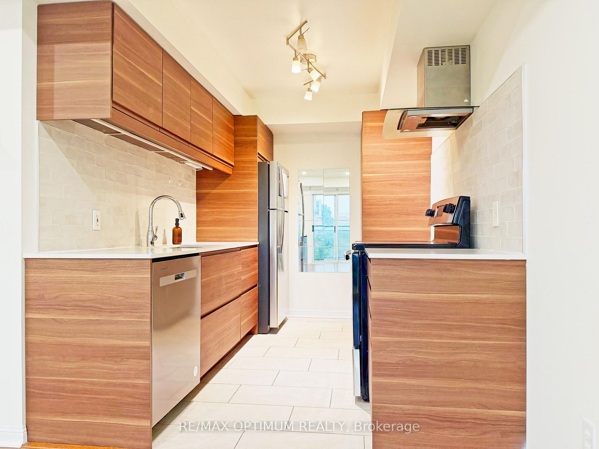 Photo 7 of Unit 17, 4620 Guildwood Way, Mississauga, Hurontario — HOMEH