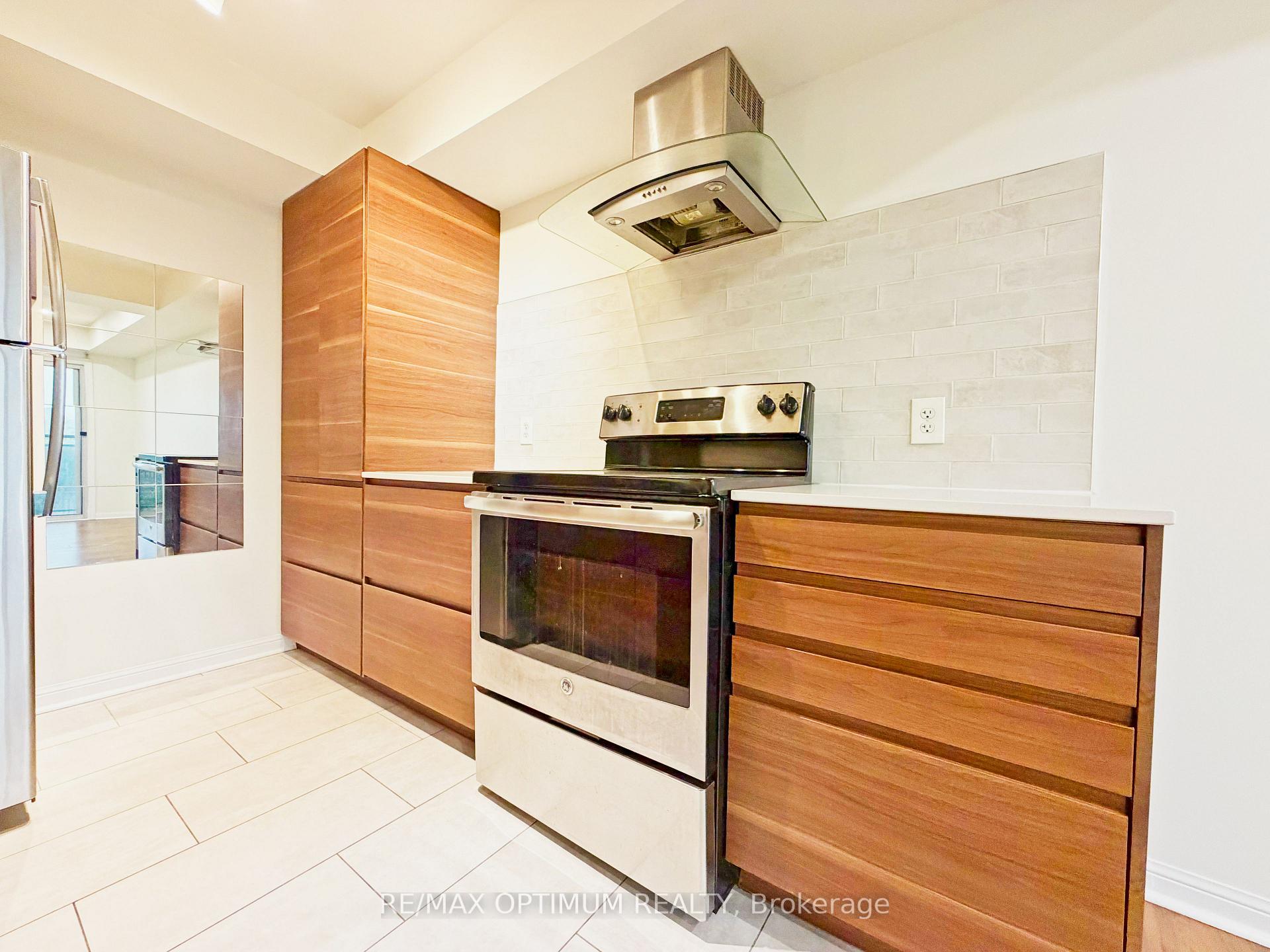 Photo 8 of Unit 17, 4620 Guildwood Way, Mississauga, Hurontario — HOMEH