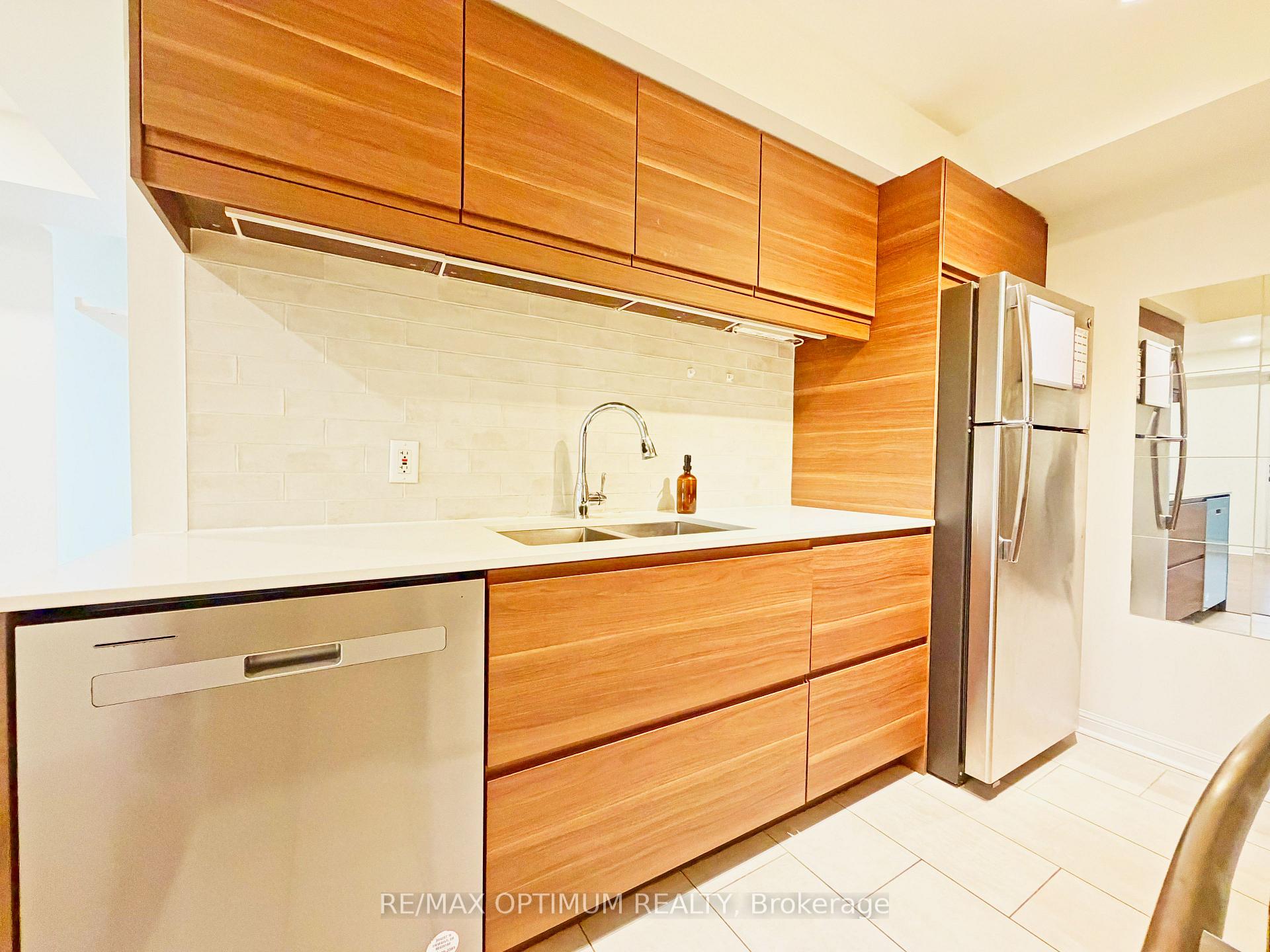 Photo 9 of Unit 17, 4620 Guildwood Way, Mississauga, Hurontario — HOMEH