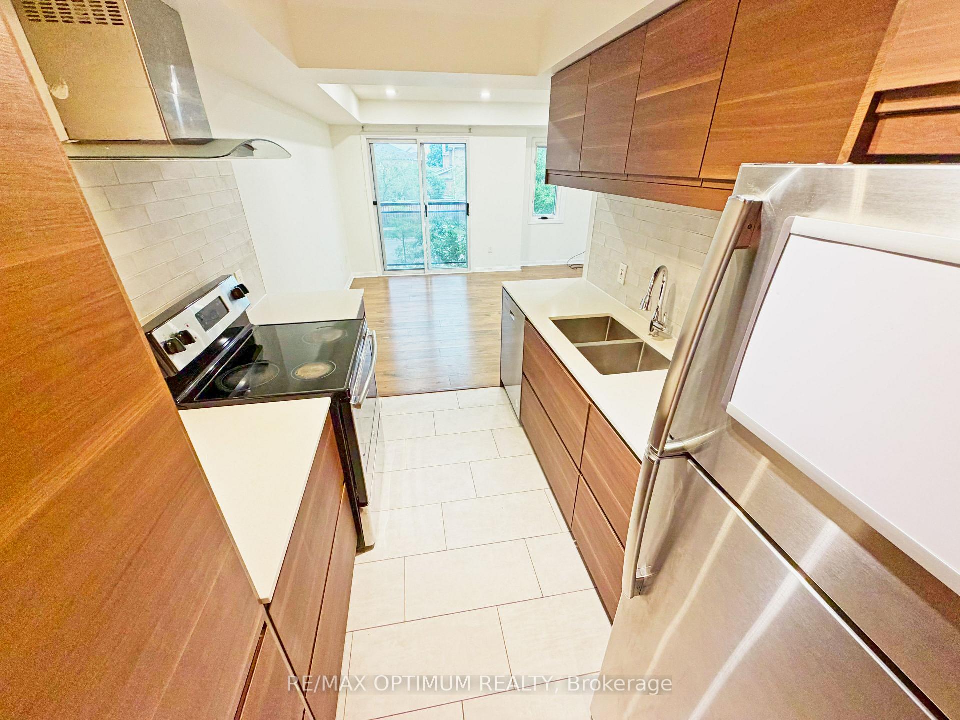 Photo 10 of Unit 17, 4620 Guildwood Way, Mississauga, Hurontario — HOMEH