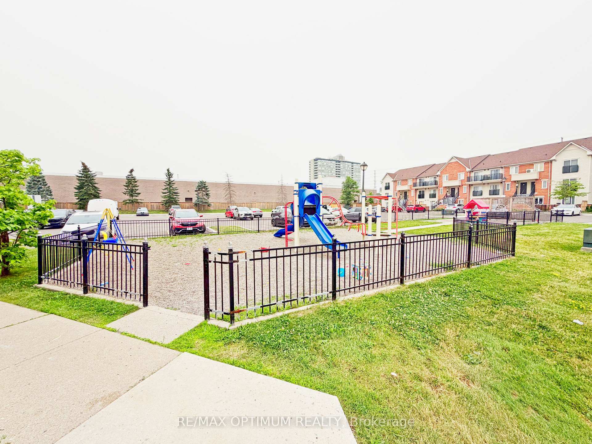 Photo 32 of Unit 17, 4620 Guildwood Way, Mississauga, Hurontario — HOMEH