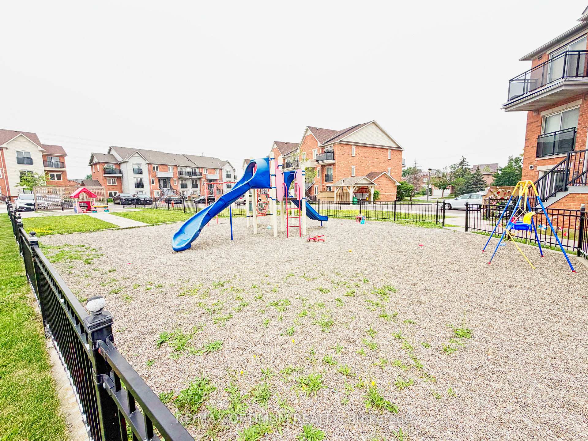 Photo 33 of Unit 17, 4620 Guildwood Way, Mississauga, Hurontario — HOMEH
