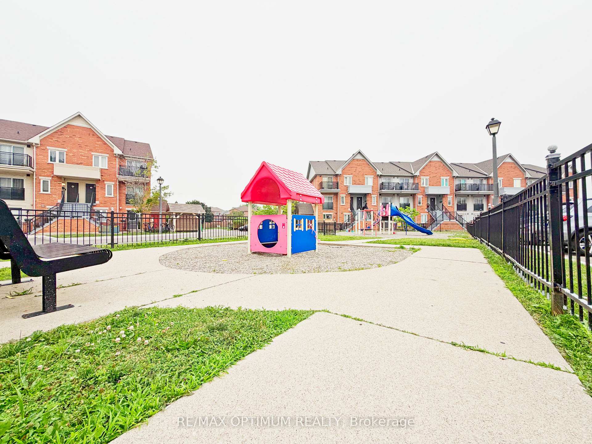 Photo 34 of Unit 17, 4620 Guildwood Way, Mississauga, Hurontario — HOMEH